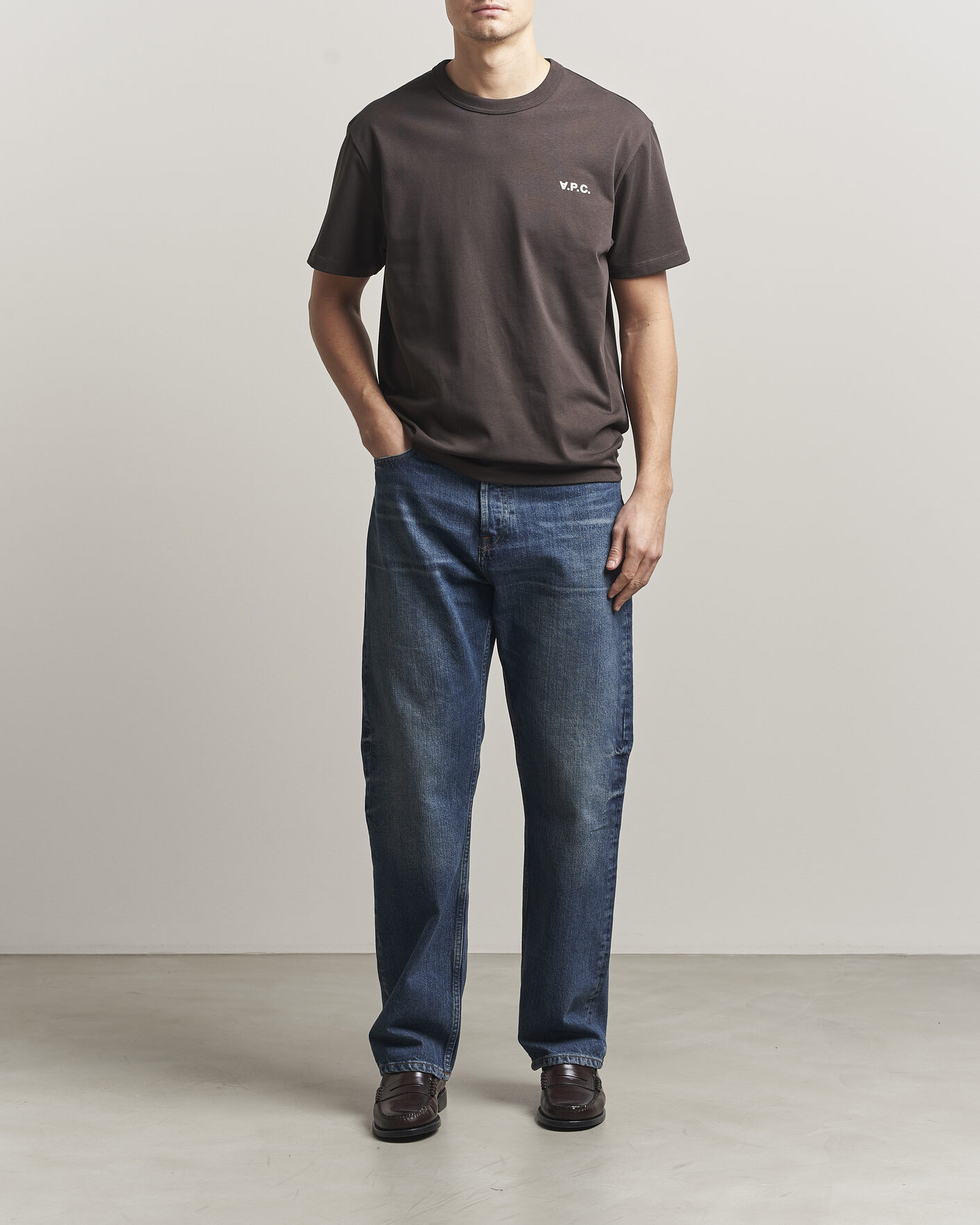 Herren | T-Shirts | A.P.C. | Boxy Fit Petit VPC T-Shirt Ecru Brown