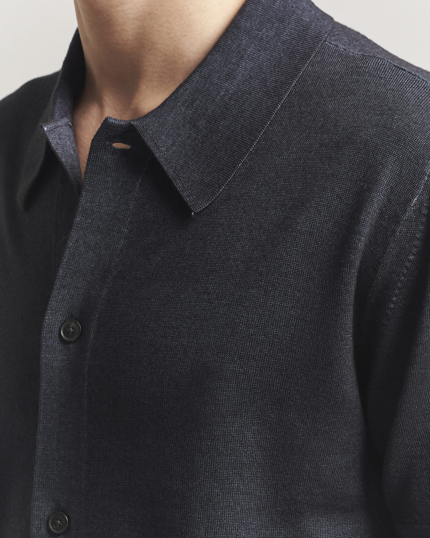 Herren | Hemden | Tiger of Sweden | Araawen Merino Knitted Short Sleeve Shirt Light Ink