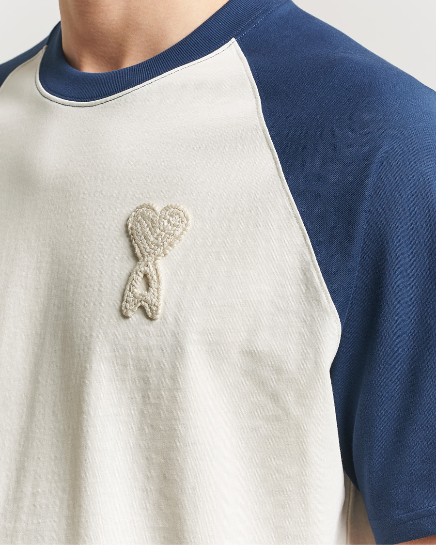 Herren | T-Shirts | AMI | Knitted Heart Logo T-Shirt Creme/Navy