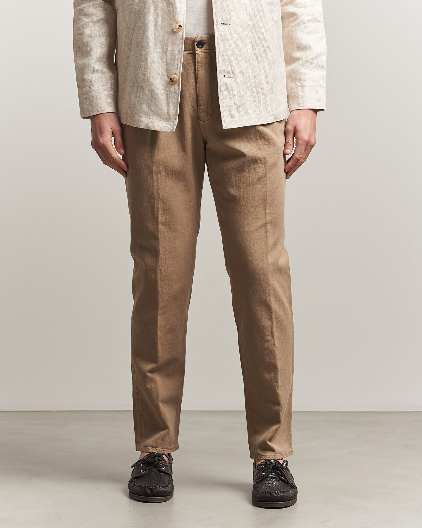 Herren | Hosen | Incotex | Tapered Fit Pleated Linen Slacks Brown