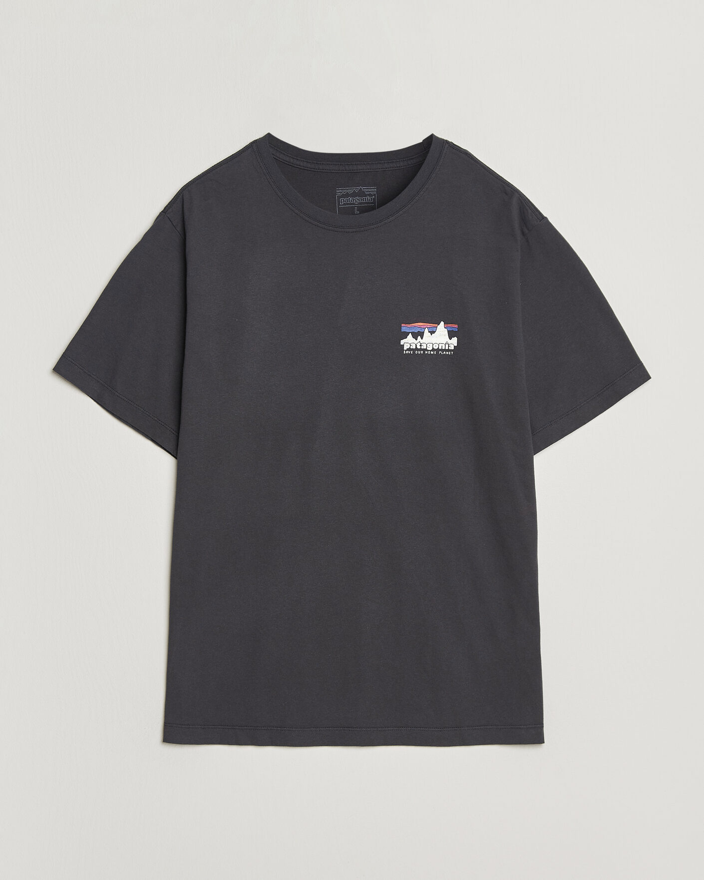 Herren | T-Shirts | Patagonia | 73 Skyline Logo T-Shirt Ink Black