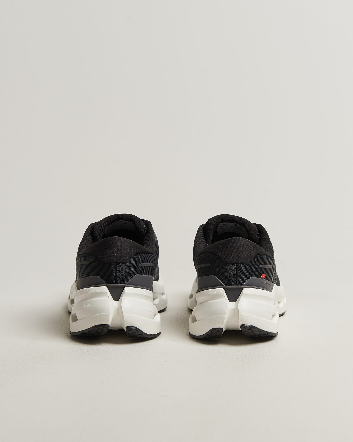 Herren | Runningsneakers | On | Cloudrunner 3 Black/Ivory