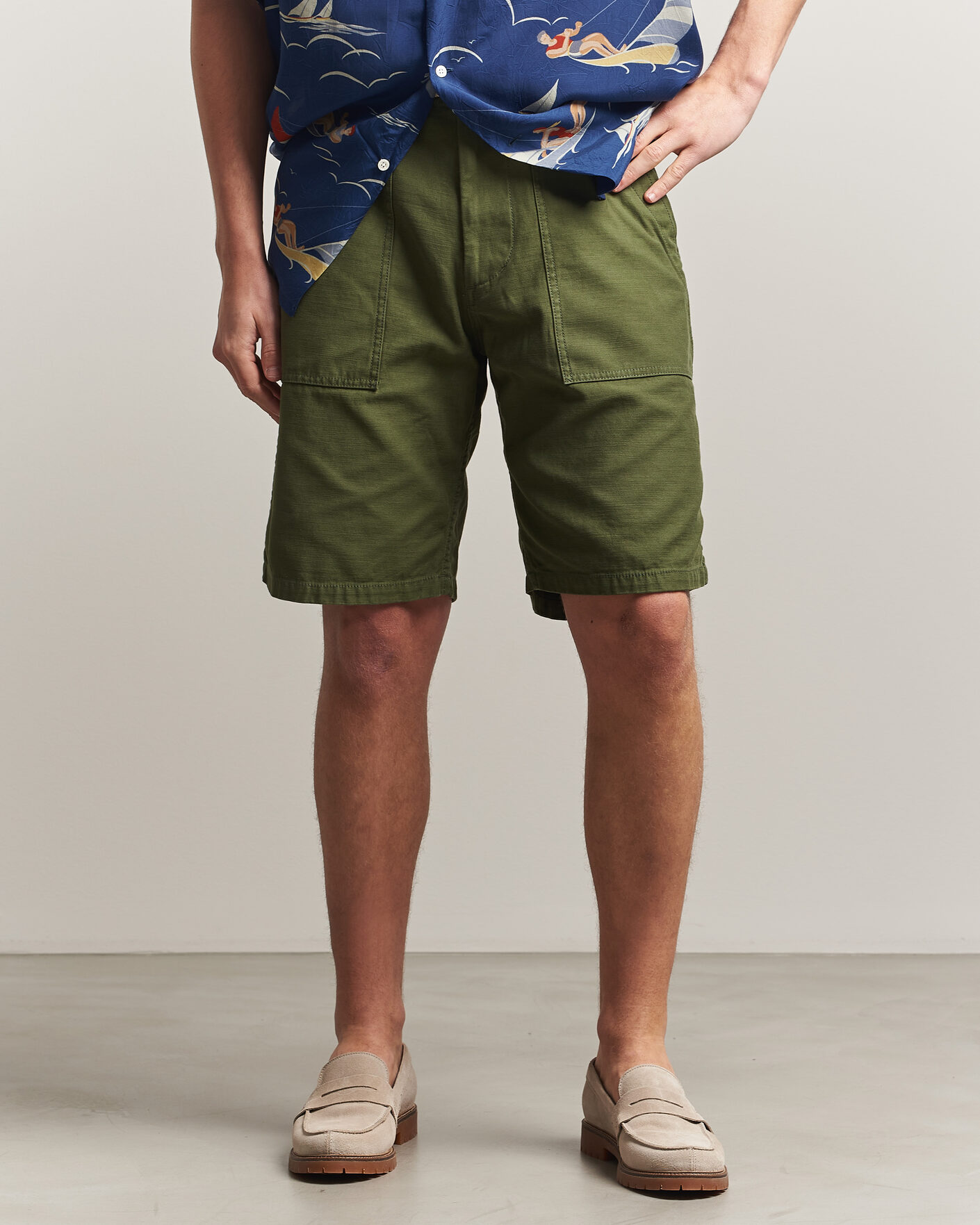 Herren | Shorts | BEAMS PLUS | MIL Utility Sateen Shorts Olive