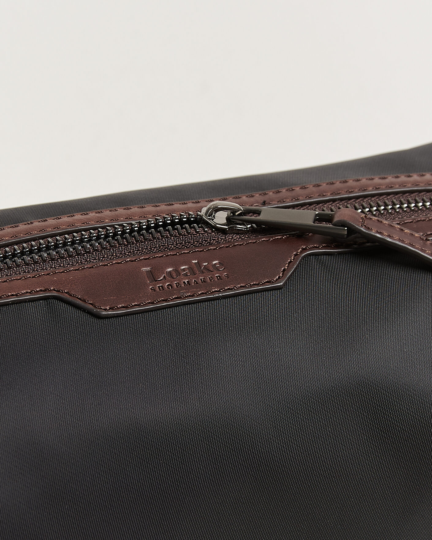 Herren | Taschen | Loake Shoemakers | Welland Nylon/Leather Washbag Black