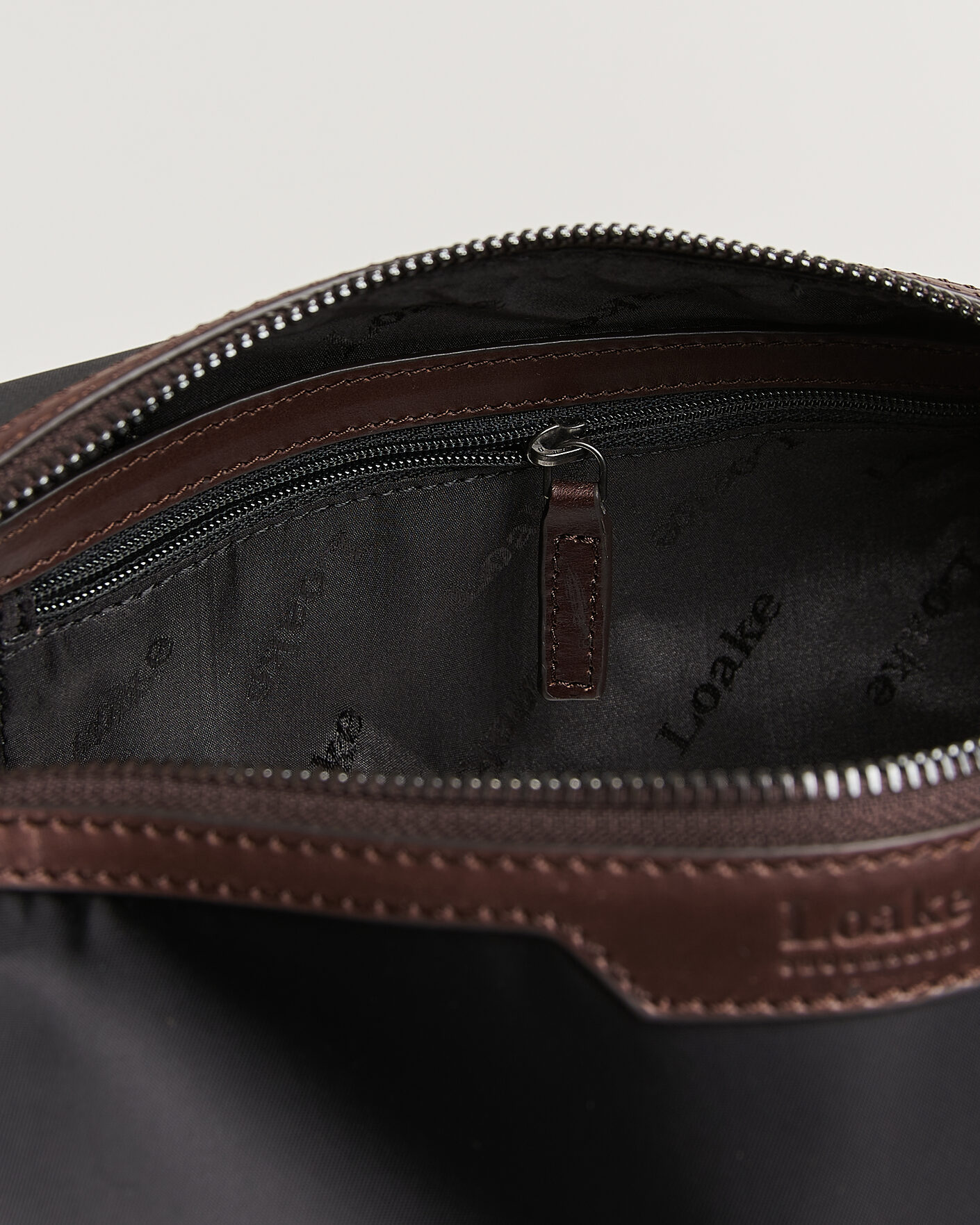 Herren | Taschen | Loake Shoemakers | Welland Nylon/Leather Washbag Black