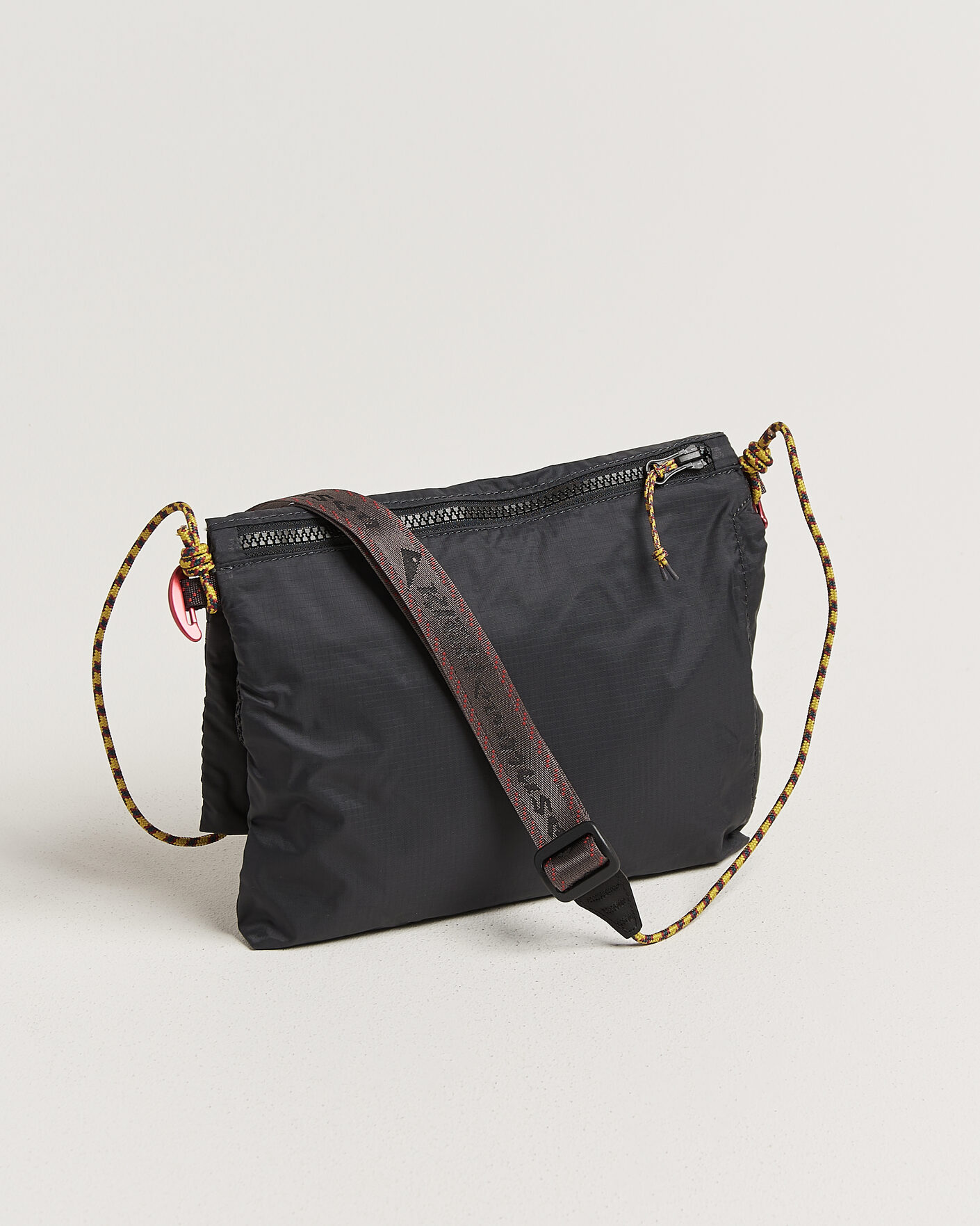 Herren | Taschen | Klättermusen | Algir Foldover Bag Raven