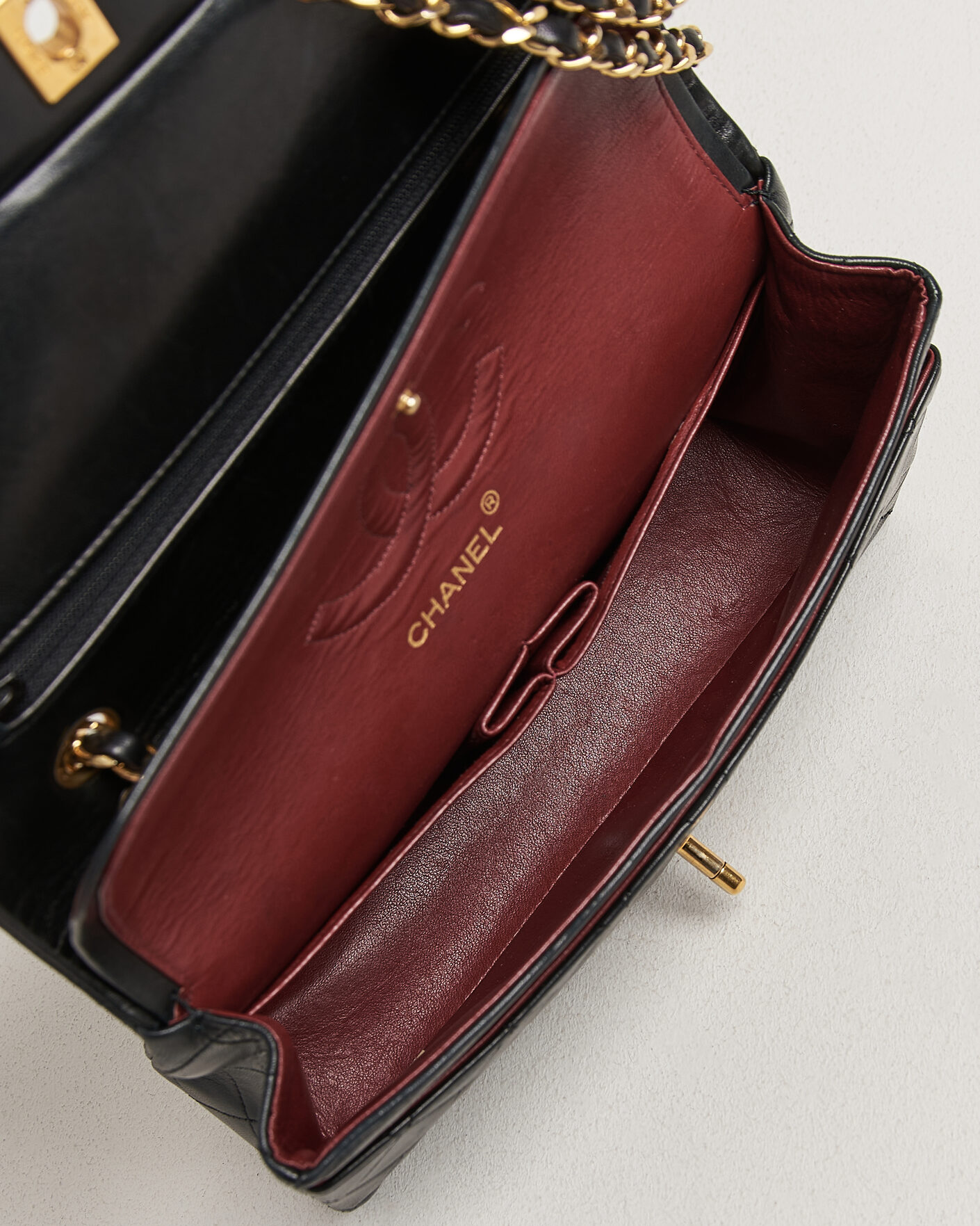 Herren | Pre-Owned & Vintage Bags | Chanel Pre-Owned | Classic Medium Double Flap Bag Lambskin Black