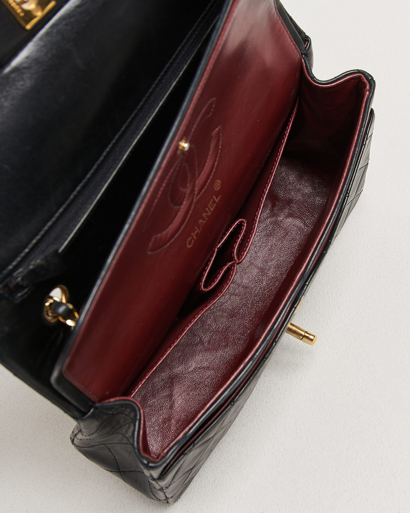 Herren | Pre-Owned & Vintage Bags | Chanel Pre-Owned | Classic Medium Double Flap Bag Lambskin Black