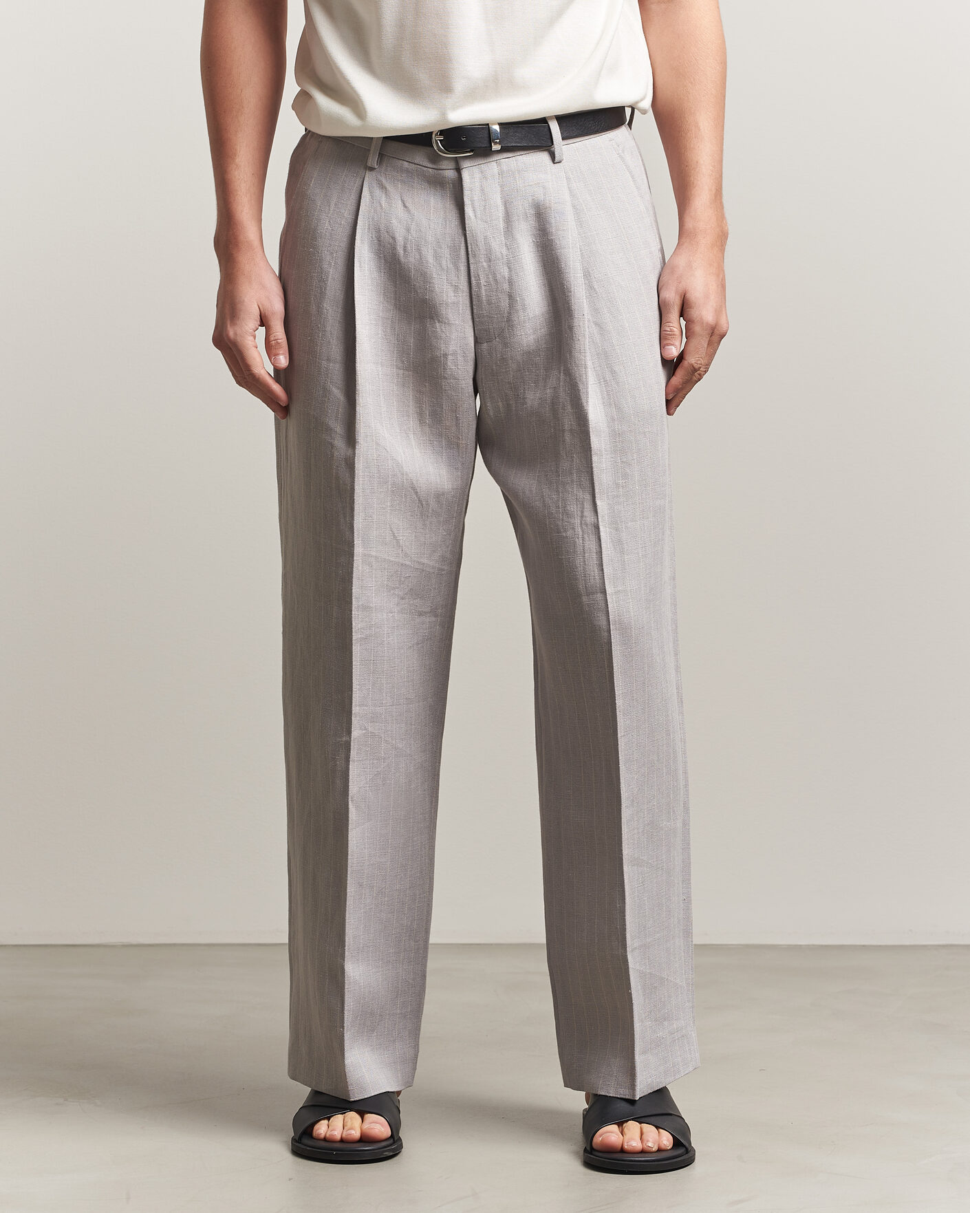 Herren | Hosen | NN07 | Kay Pinstriped Pleated Linen Trousers Grey