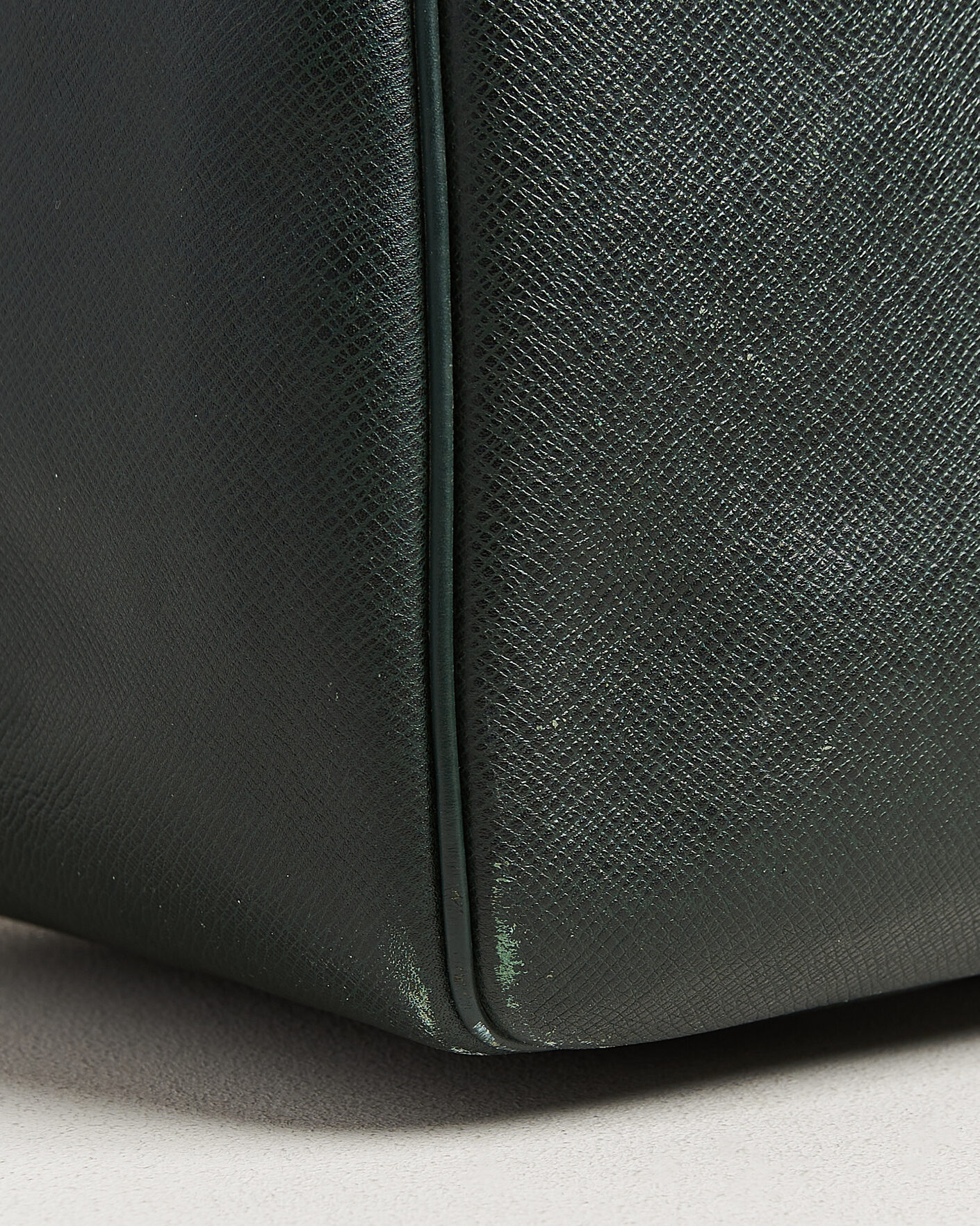 Herren | Pre-Owned & Vintage Bags | Louis Vuitton Pre-Owned | Taiga Kendall Weekend Bag GM Green