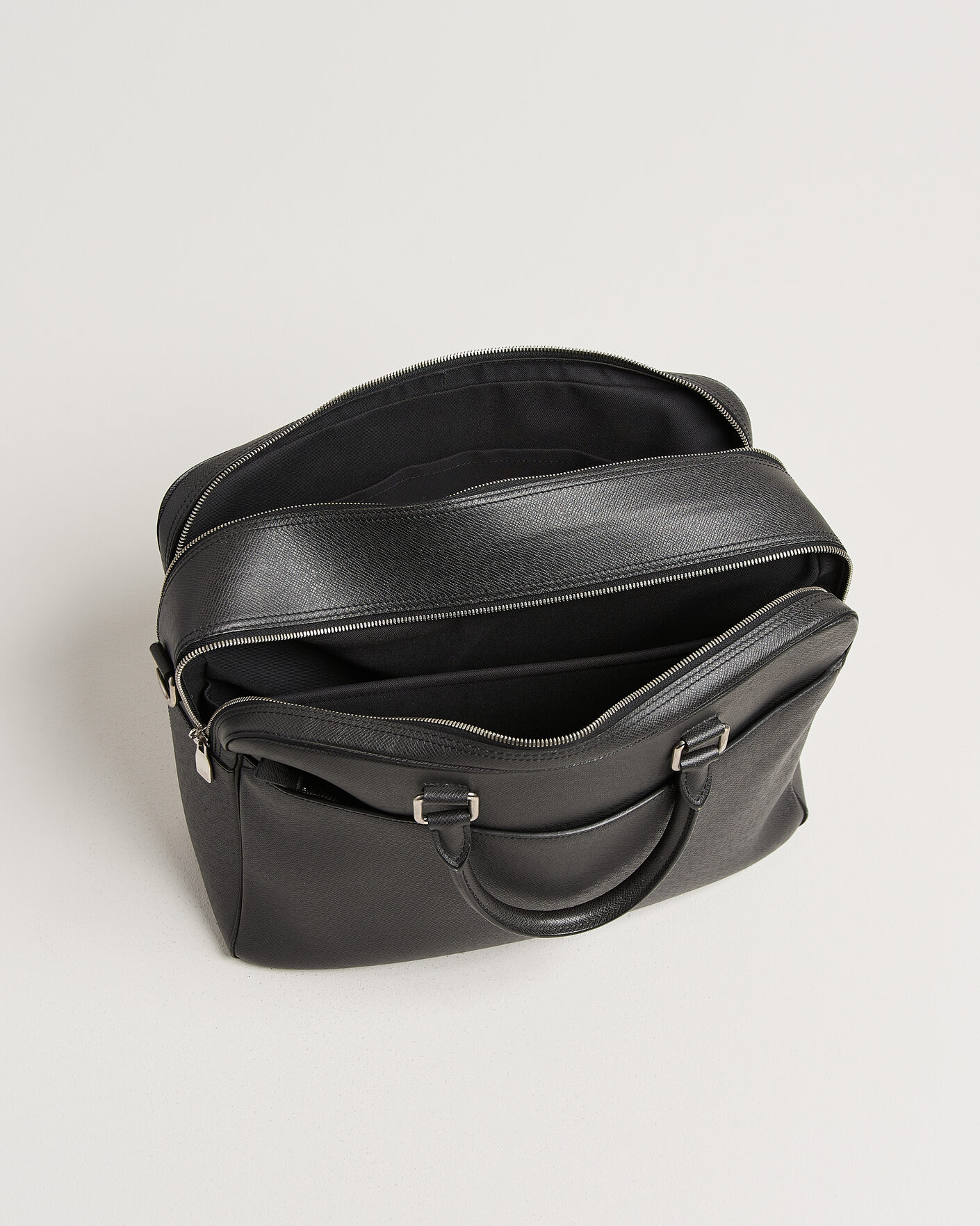 Herren | Pre-Owned & Vintage Bags | Louis Vuitton Pre-Owned | Overnight Bag Taiga Leather Black