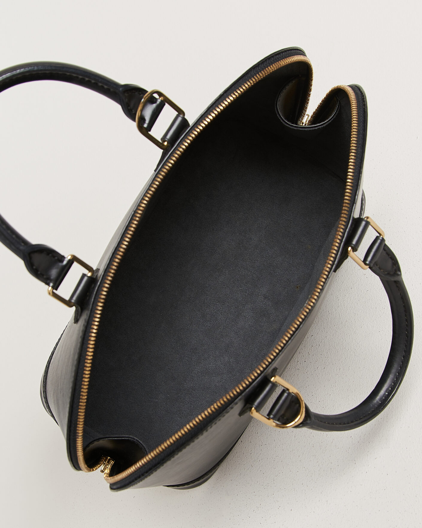 Herren | Pre-Owned & Vintage Bags | Louis Vuitton Pre-Owned | Alma PM Bag Epi Leather Black