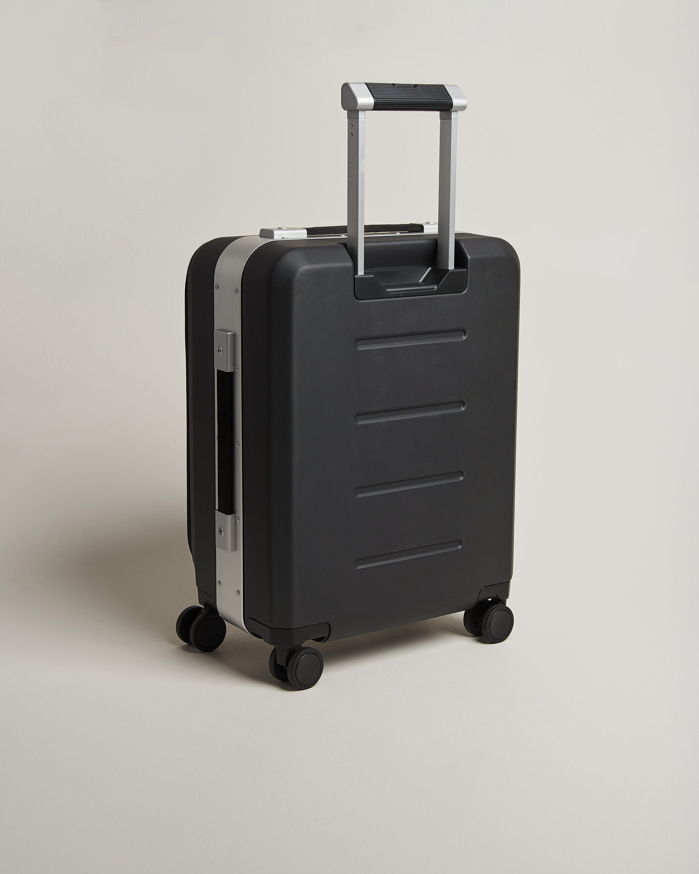 Herren | Taschen | DB | Ramverk Pro Front-Access Carry On Silver/Black