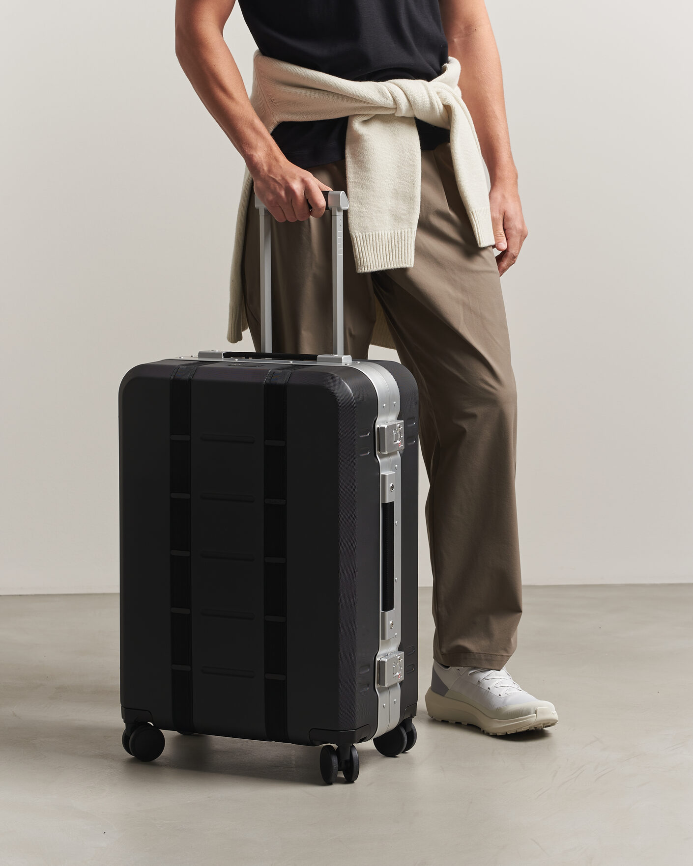 Herren | Taschen | DB | Ramverk Pro Check-In Luggage Medium Silver/Black