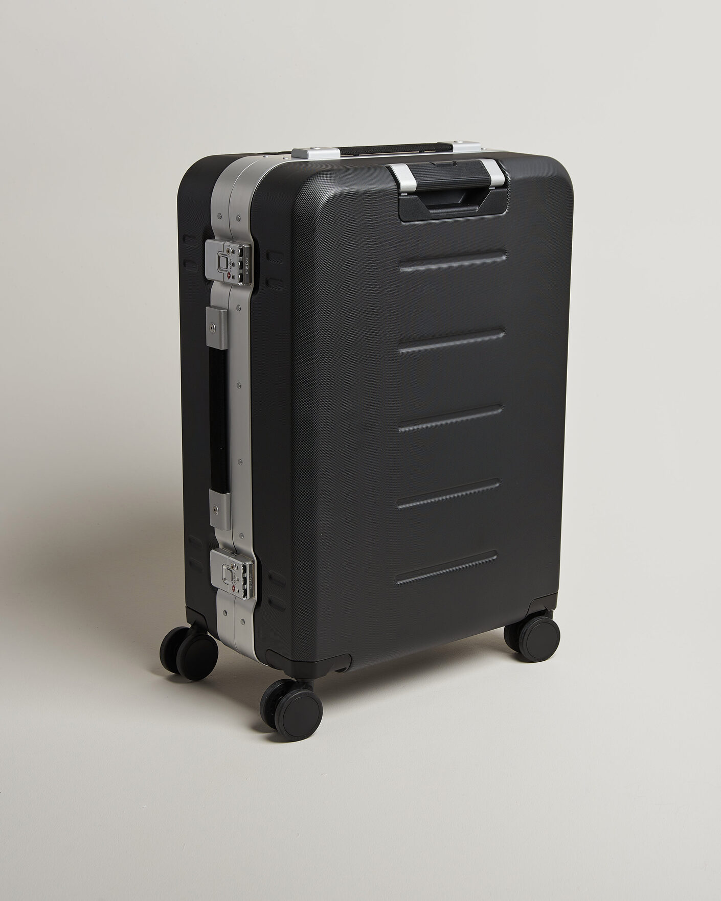 Herren | Taschen | DB | Ramverk Pro Check-In Luggage Medium Silver/Black