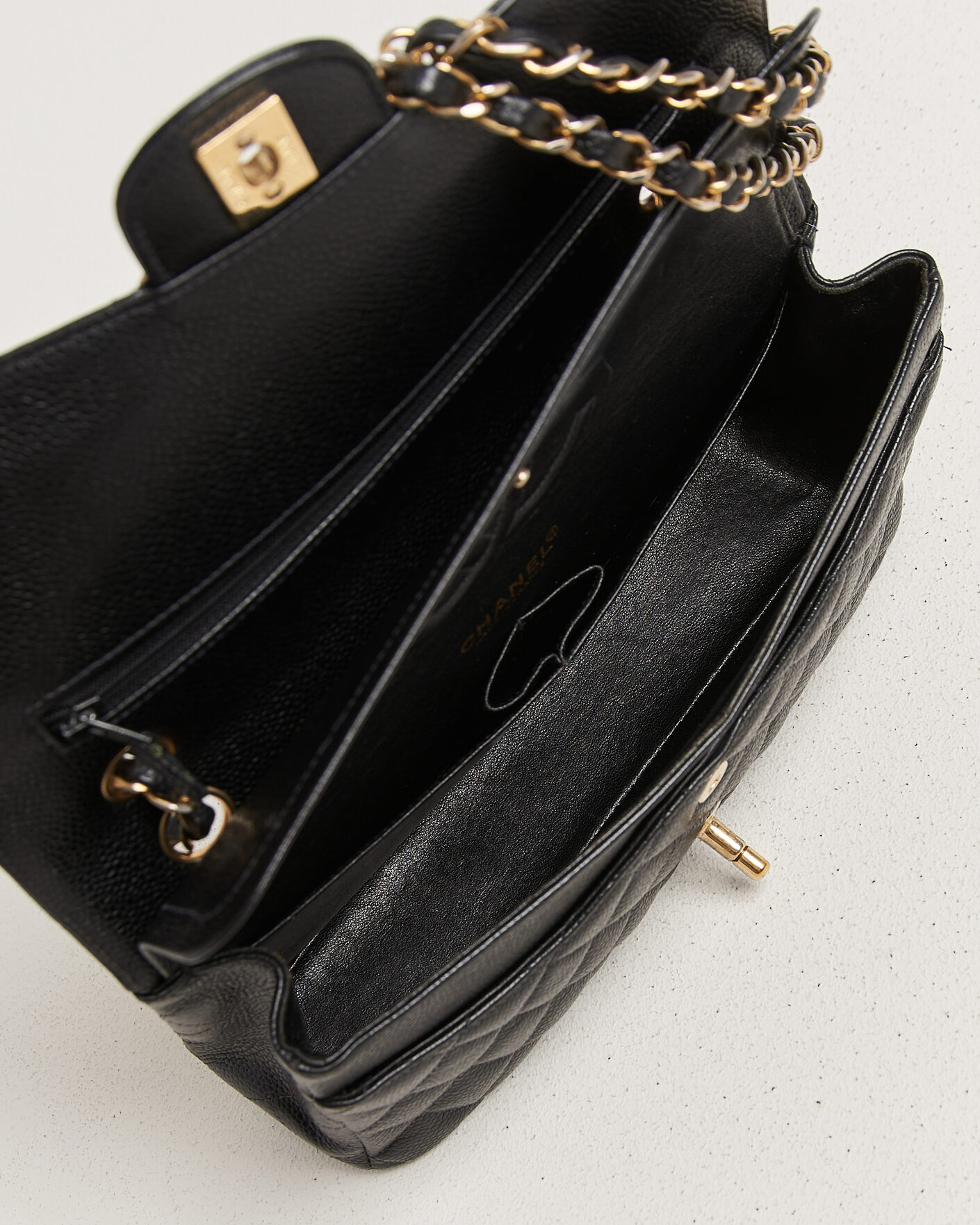 Herren | Pre-Owned & Vintage Bags | Chanel Pre-Owned | Classic Medium Double Flap Bag Caviar Leather Black