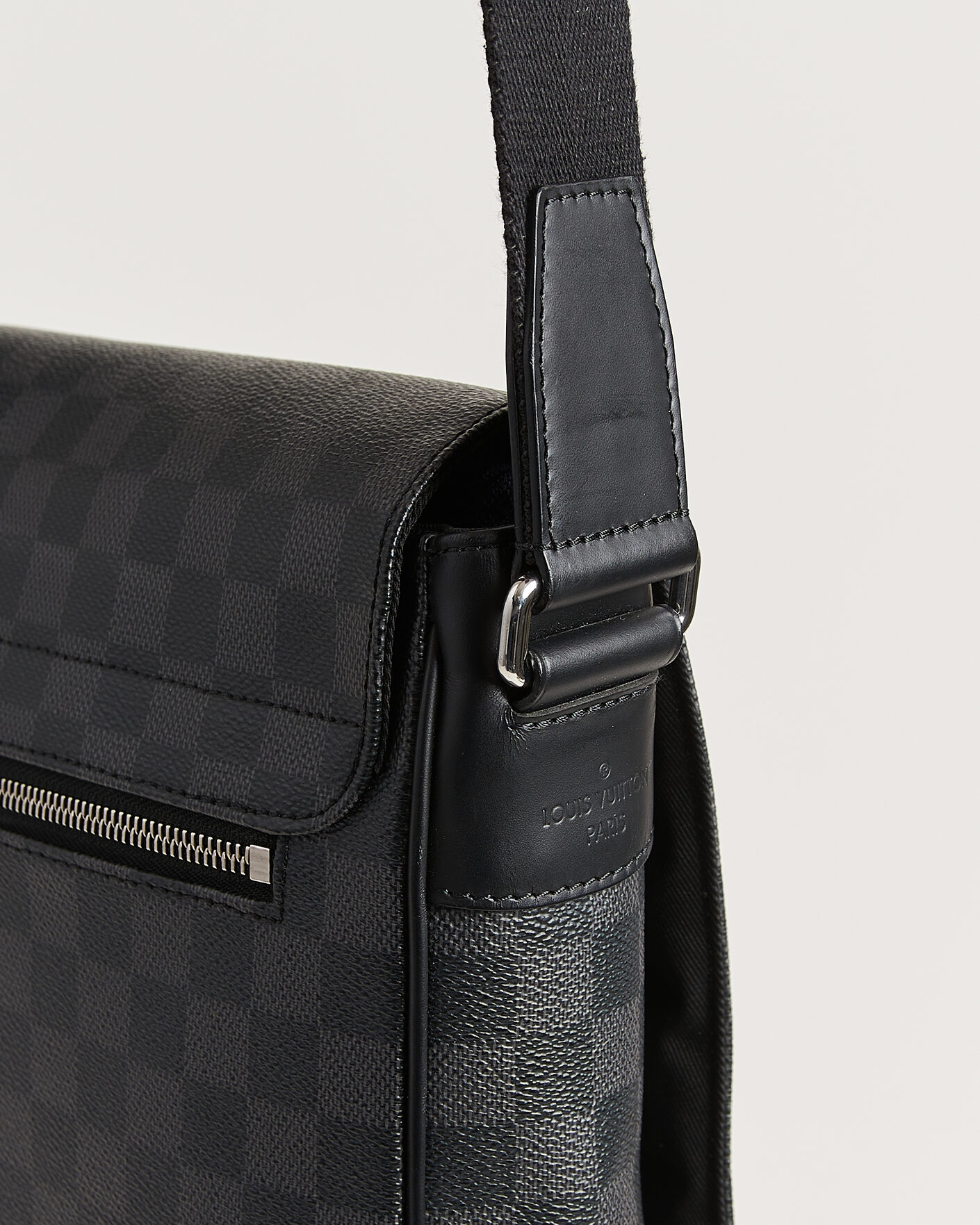 Herren | Pre-Owned & Vintage Bags | Louis Vuitton Pre-Owned | Louis Vuitton District Messenger Bag MM Damier Graphite