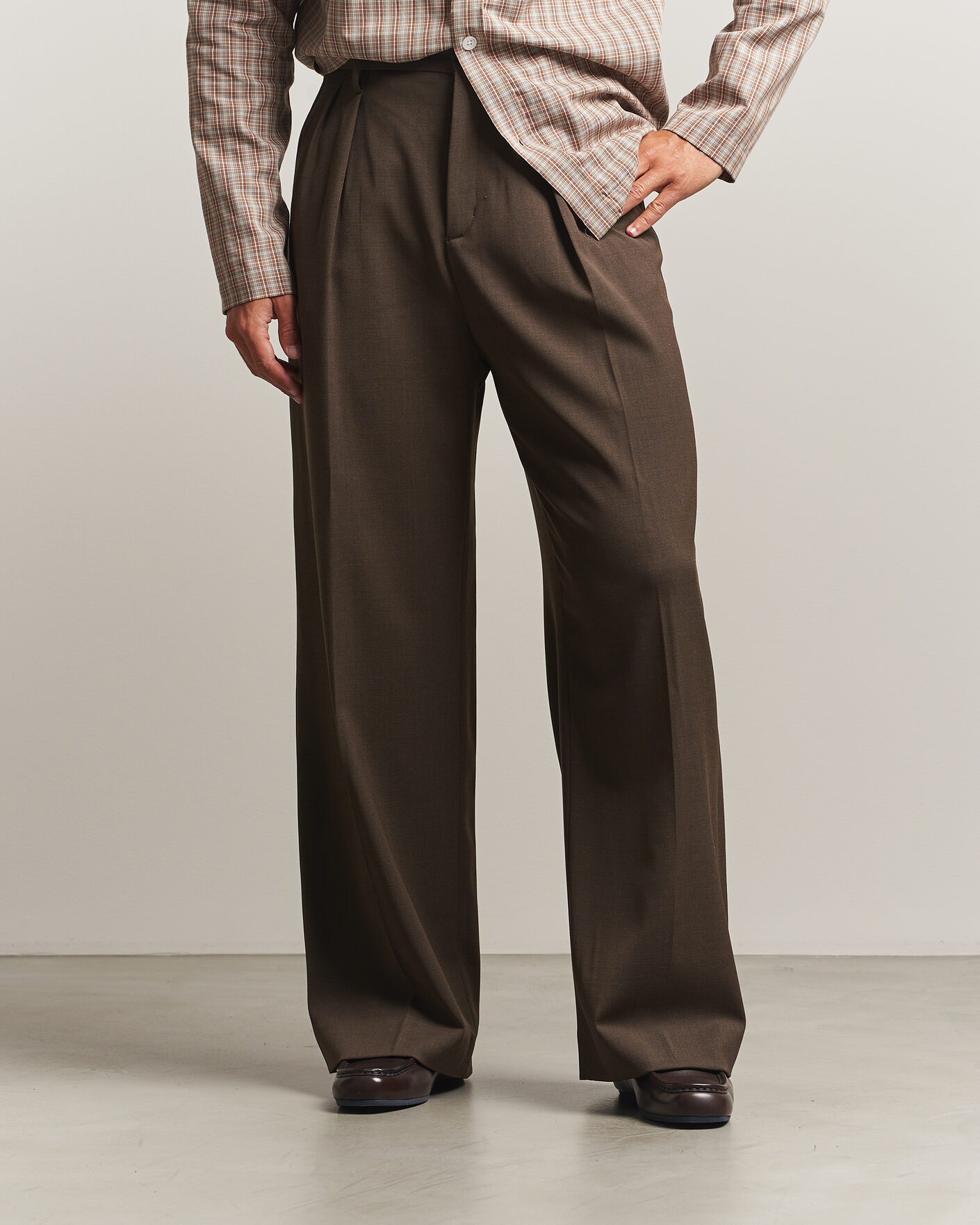Herren | Hosen | Filippa K | Milo Wide Wool Trousers Walnut Brown