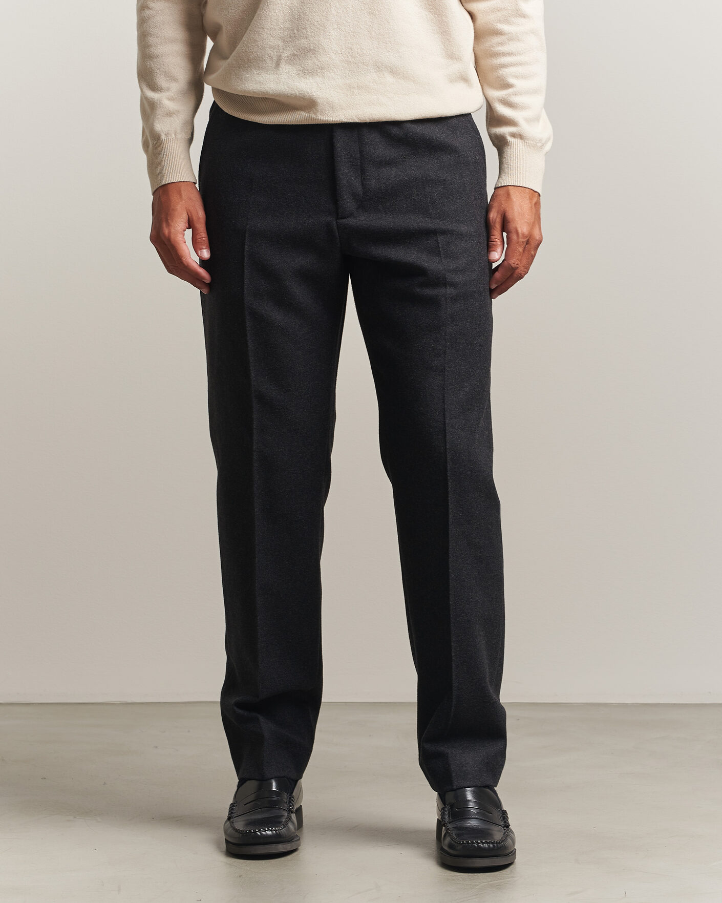 Herren | Hosen | Filippa K | Theo Relaxed Flannel Trousers Anthracite Melange
