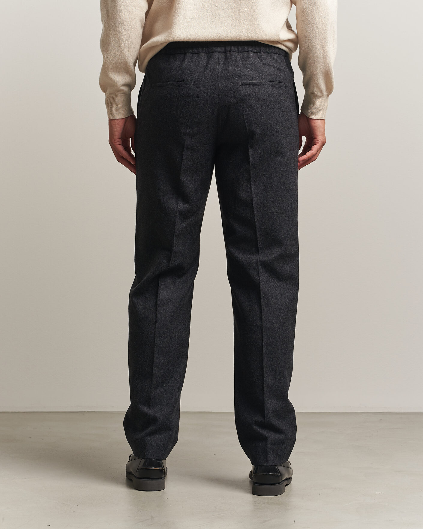 Herren | Hosen | Filippa K | Theo Relaxed Flannel Trousers Anthracite Melange