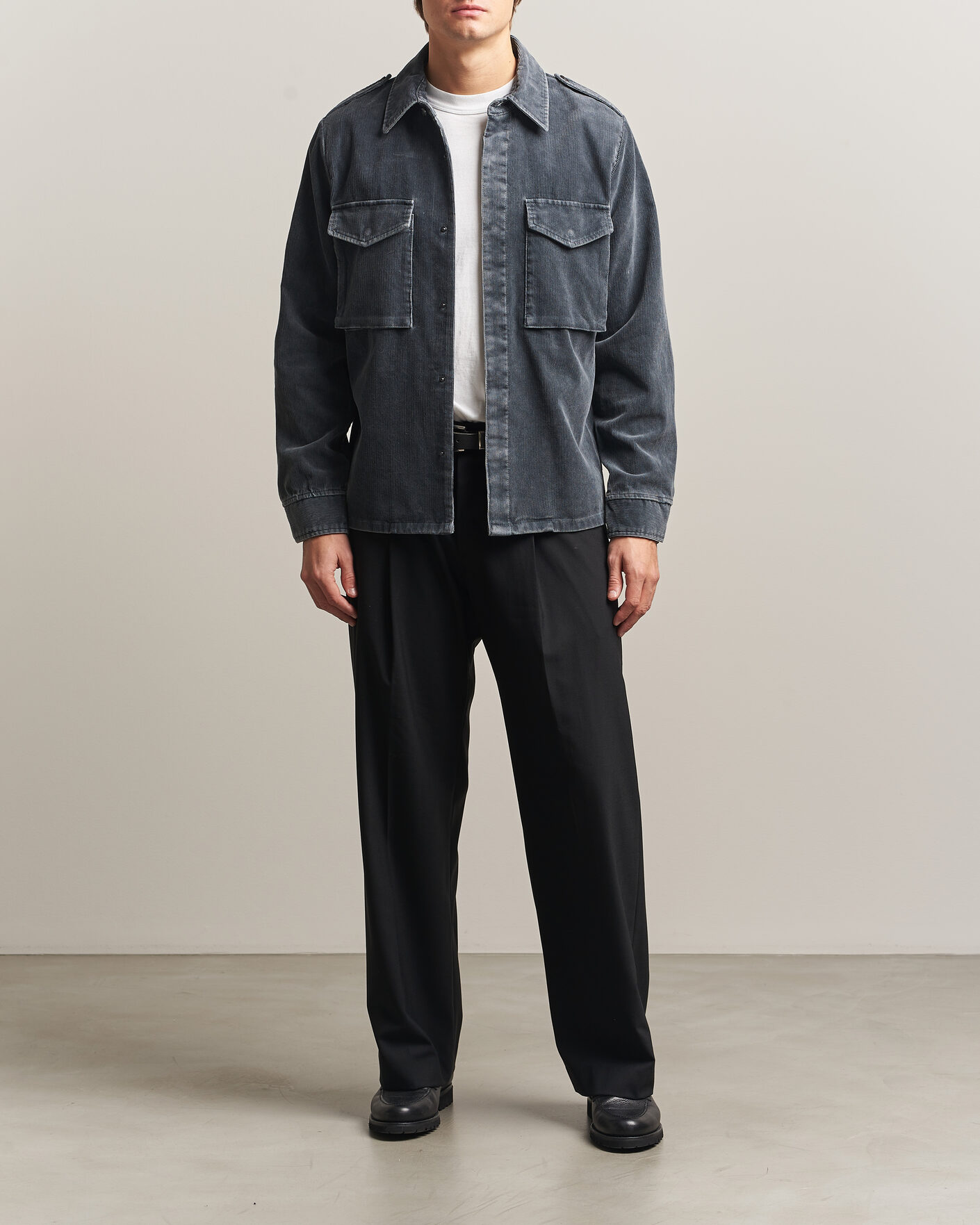 Herren | Hemden | Aspesi | Double Pocket Corduroy Overshirt Washed Black