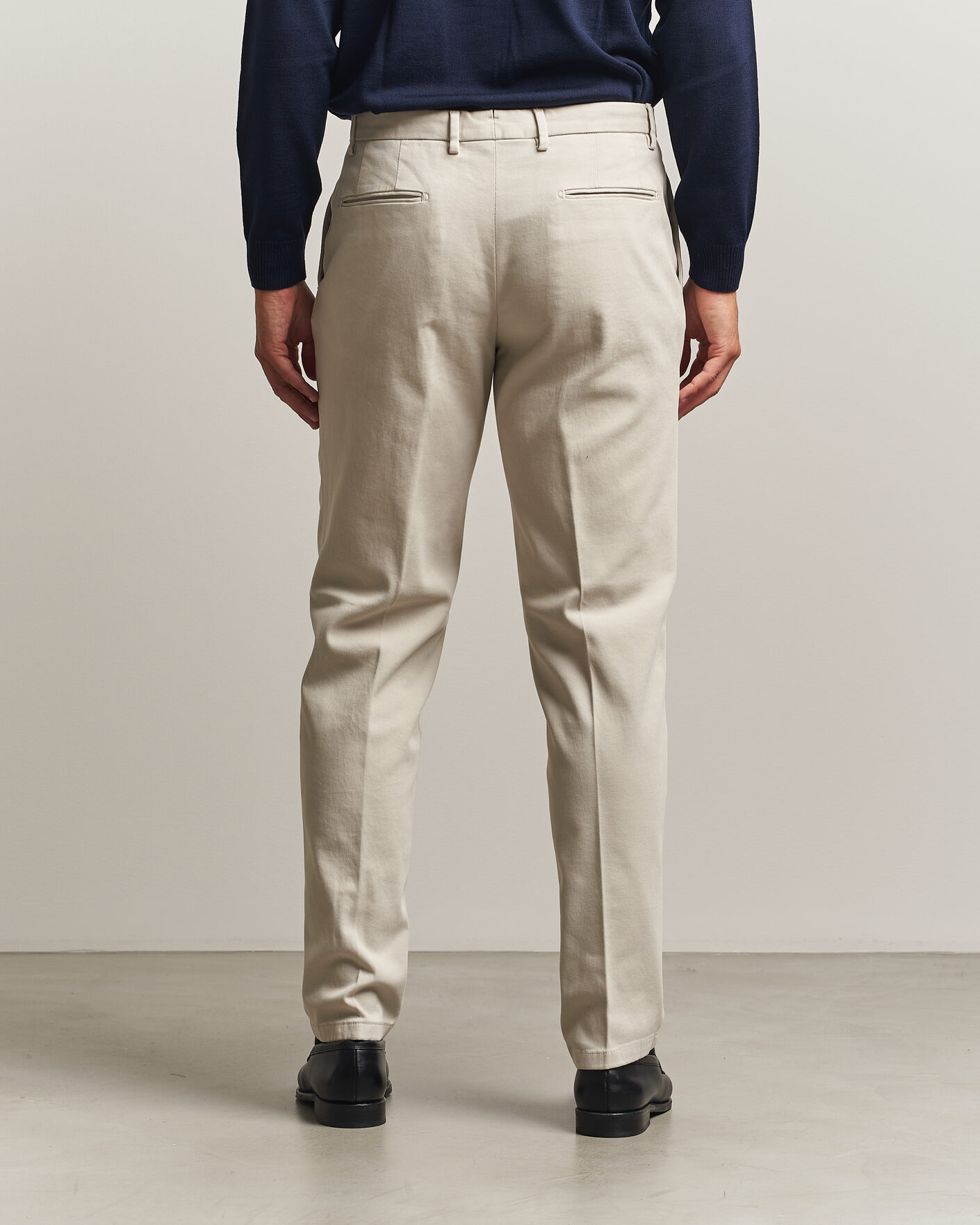 Herren | Hosen | Boglioli | Pleated Cotton Twill Chinos Light Beige