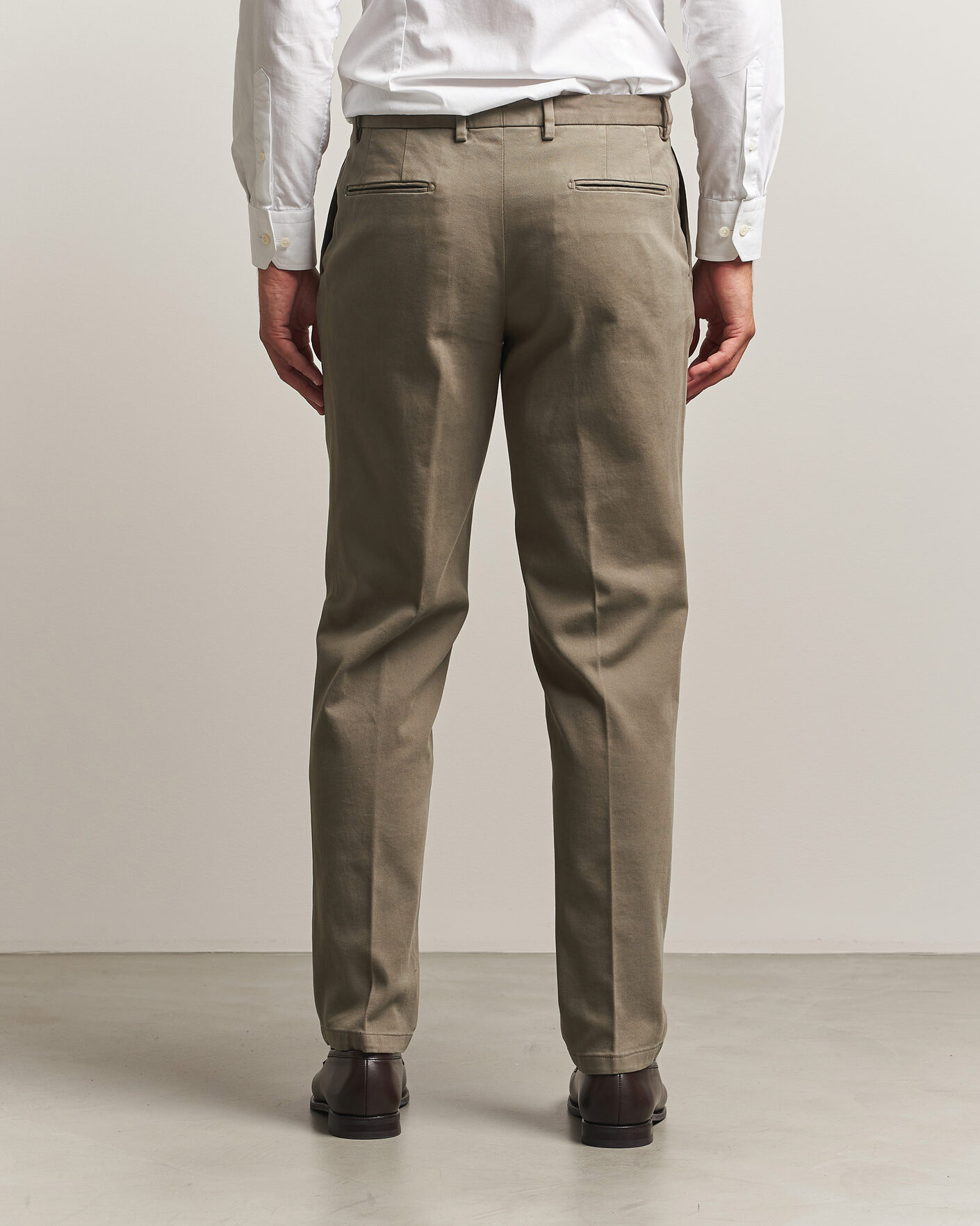 Herren | Hosen | Boglioli | Pleated Cotton Twill Chinos Olive