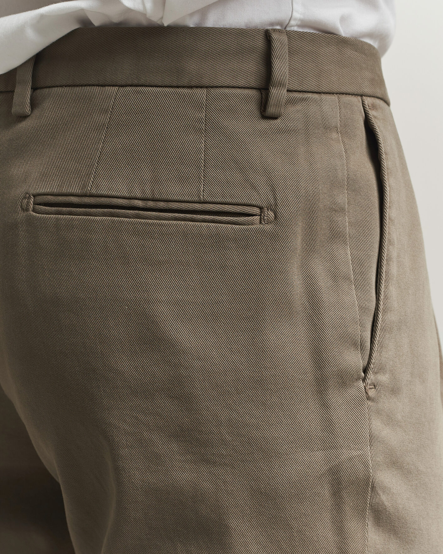 Herren | Hosen | Boglioli | Pleated Cotton Twill Chinos Olive
