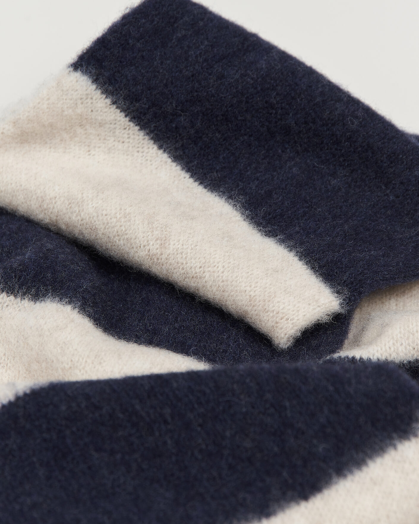 Herren | Schals | Robert Mackie | Rona Ribbed Shaggy Lambswool Scarf White/Blue Mix