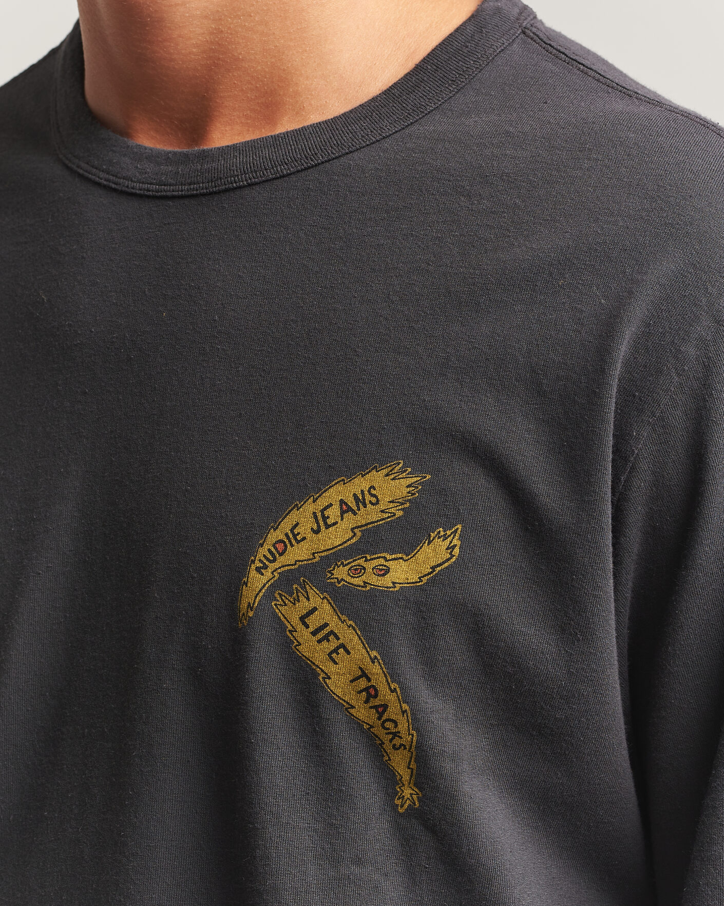 Herren | T-Shirts | Nudie Jeans | Rudi Life Tracks II Long Sleeved T-Shirt Antracite