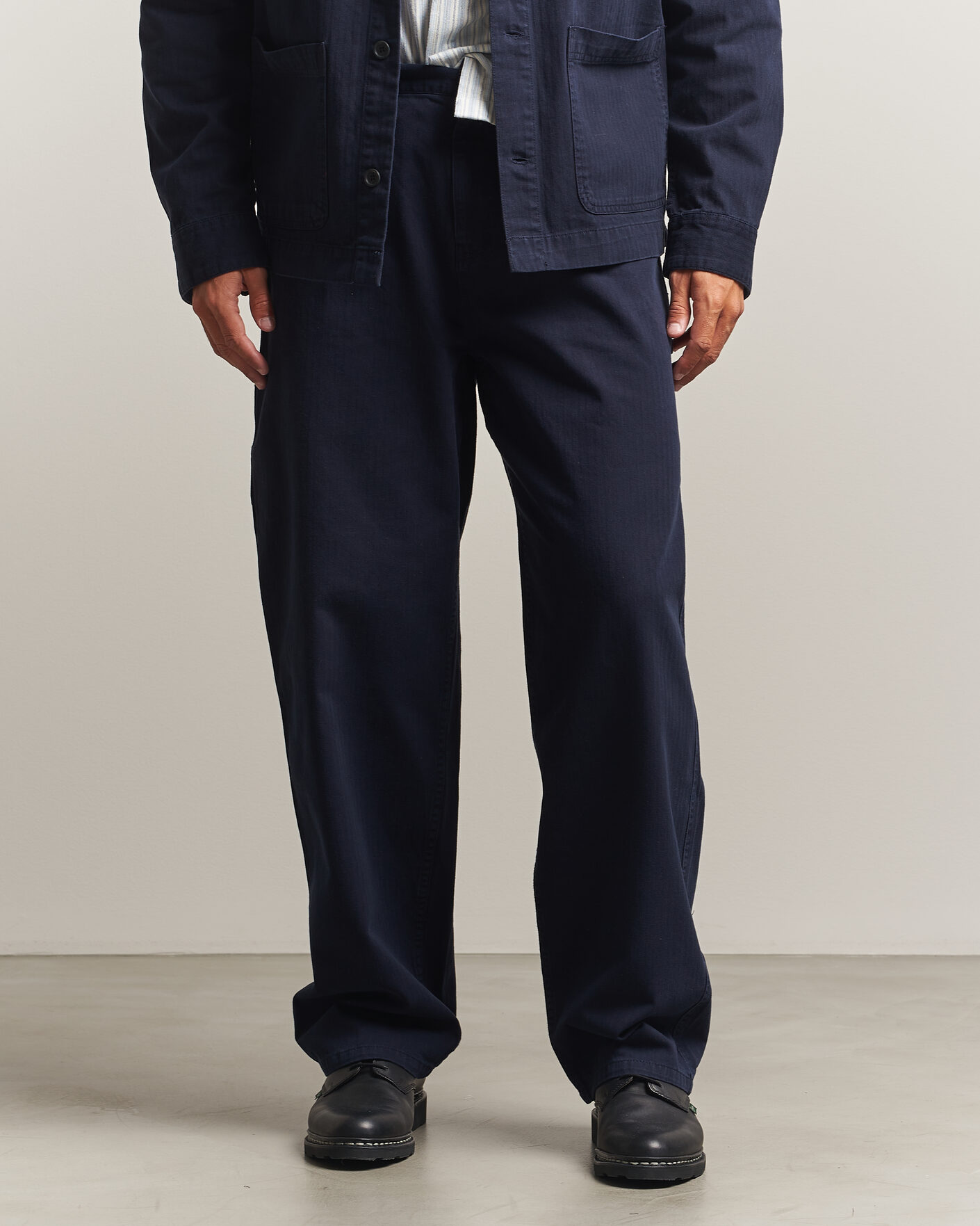 Herren | Hosen | LES DEUX | Roi Carpenter Herringbone Pants Dark Navy