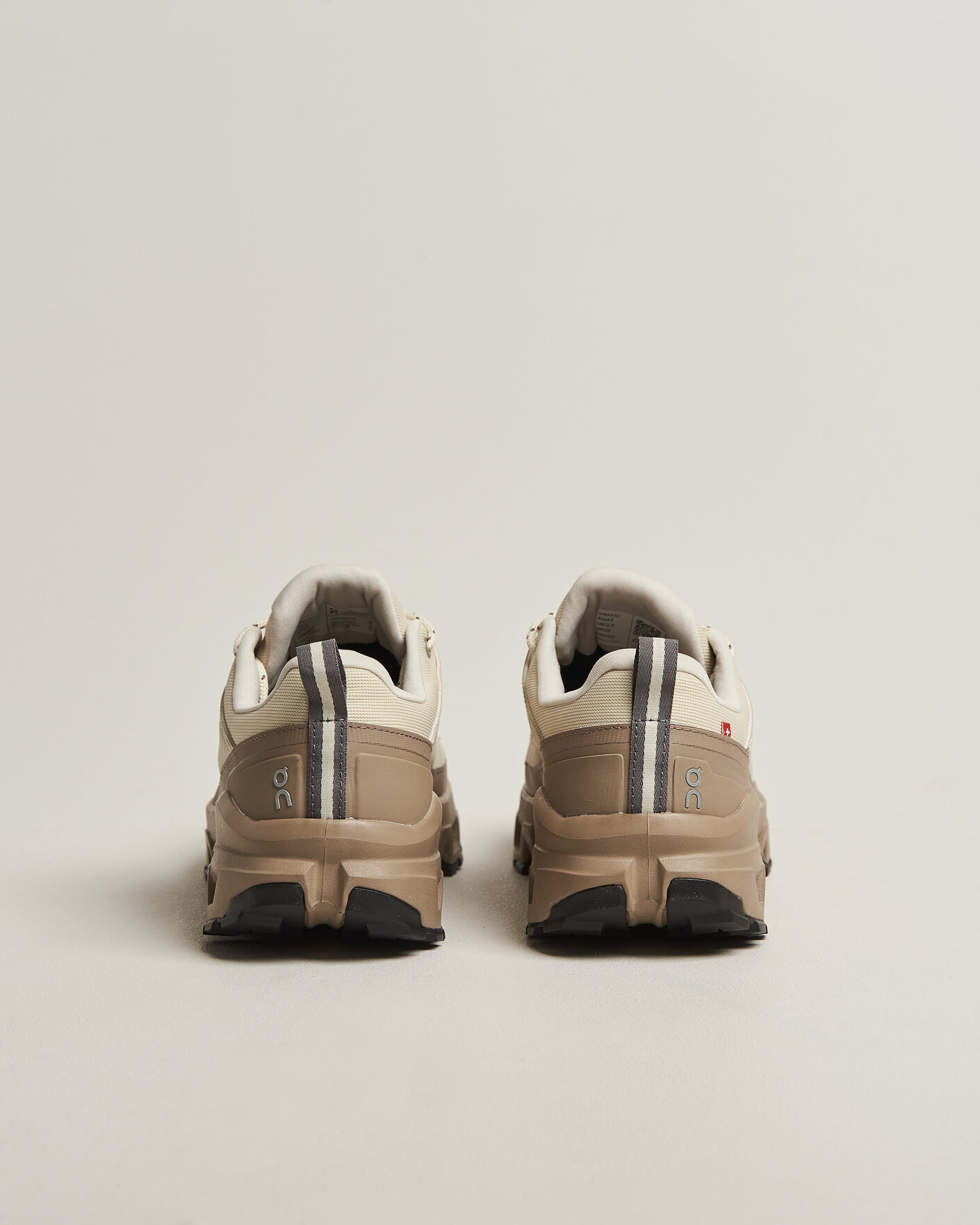 Herren | Trail Sneaker | On | Cloudrock Low Waterproof Grain/Soba