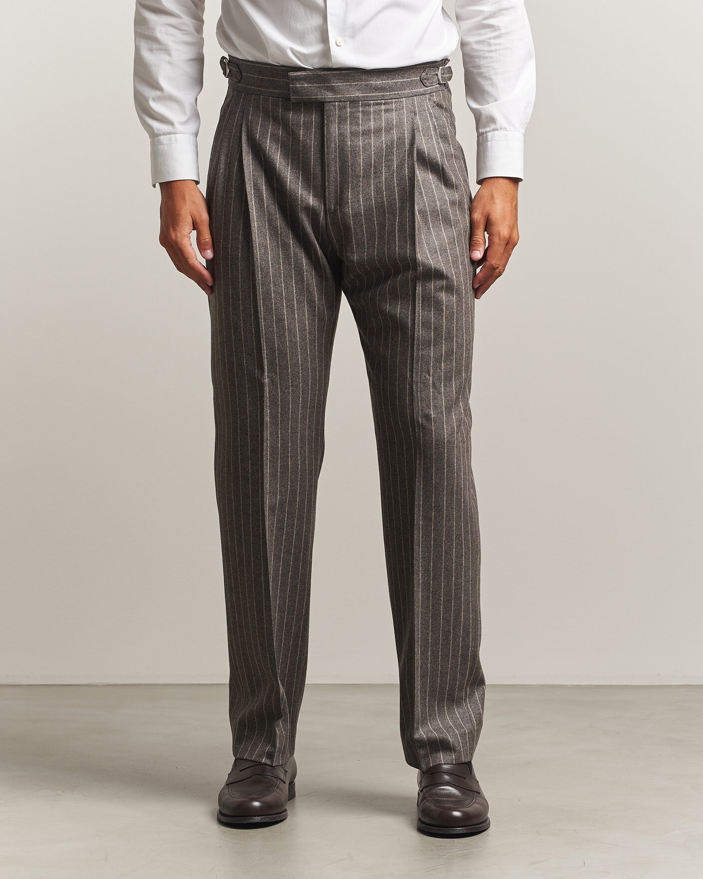 Herren | Hosen | Tiger of Sweden | Theo Wool Pleated Pinstriped Trousers Grey Brown