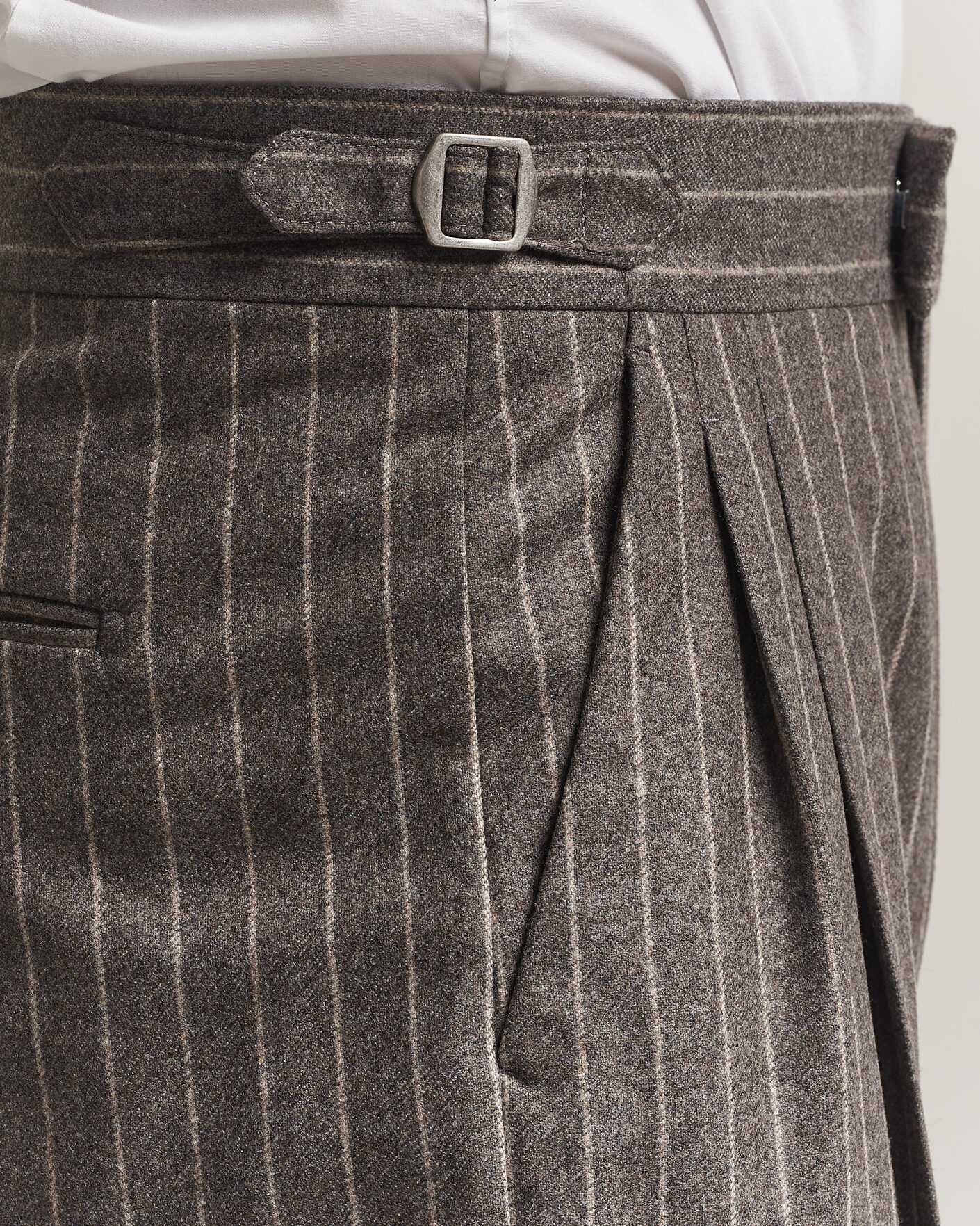 Herren | Hosen | Tiger of Sweden | Theo Wool Pleated Pinstriped Trousers Grey Brown