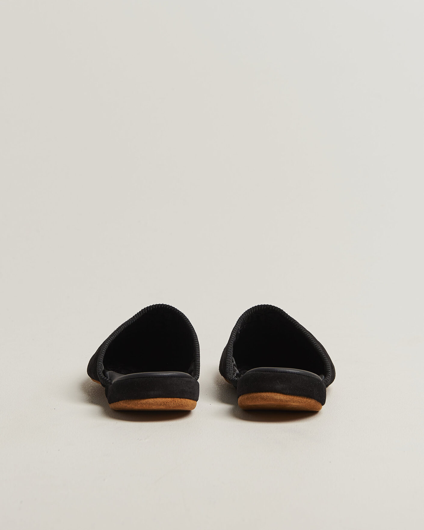 Herren | Sandalen & Pantoletten | Bowhill & Elliott | Mule Slipper Quilt Lining Black Suede