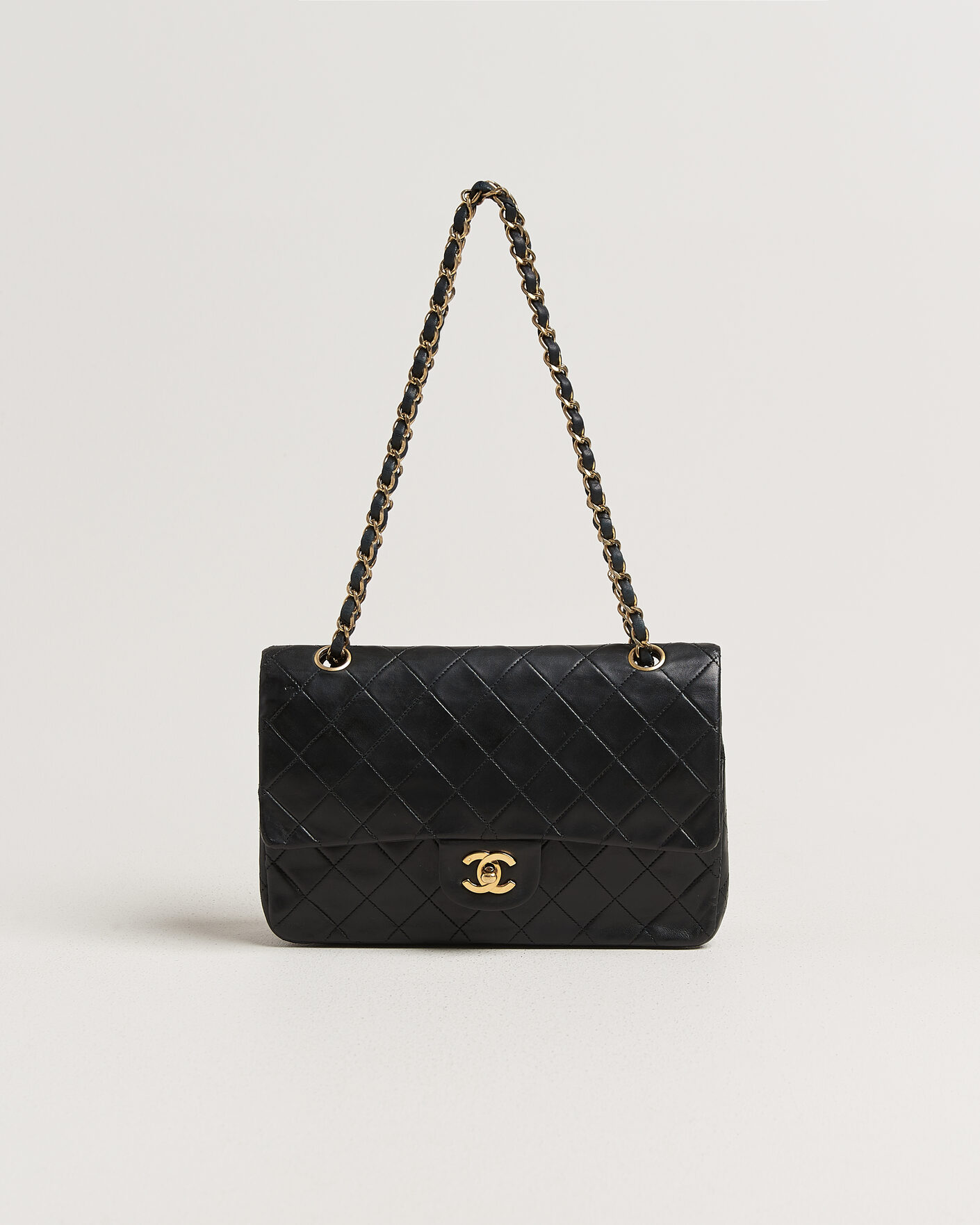 Herren | Pre-Owned & Vintage Bags | Chanel Pre-Owned | Classic Medium Double Flap Bag Lambskin Black