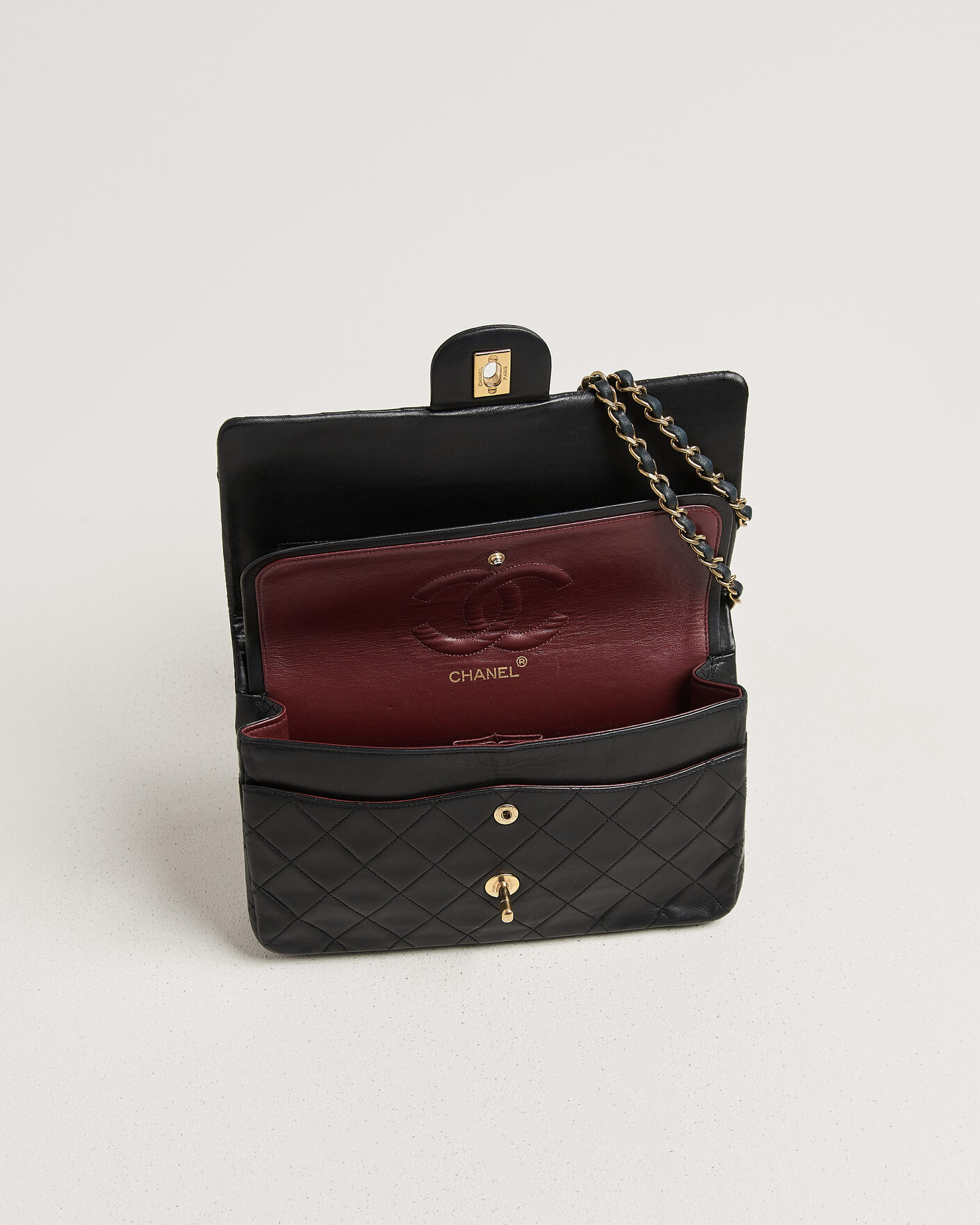 Herren | Pre-Owned & Vintage Bags | Chanel Pre-Owned | Classic Medium Double Flap Bag Lambskin Black