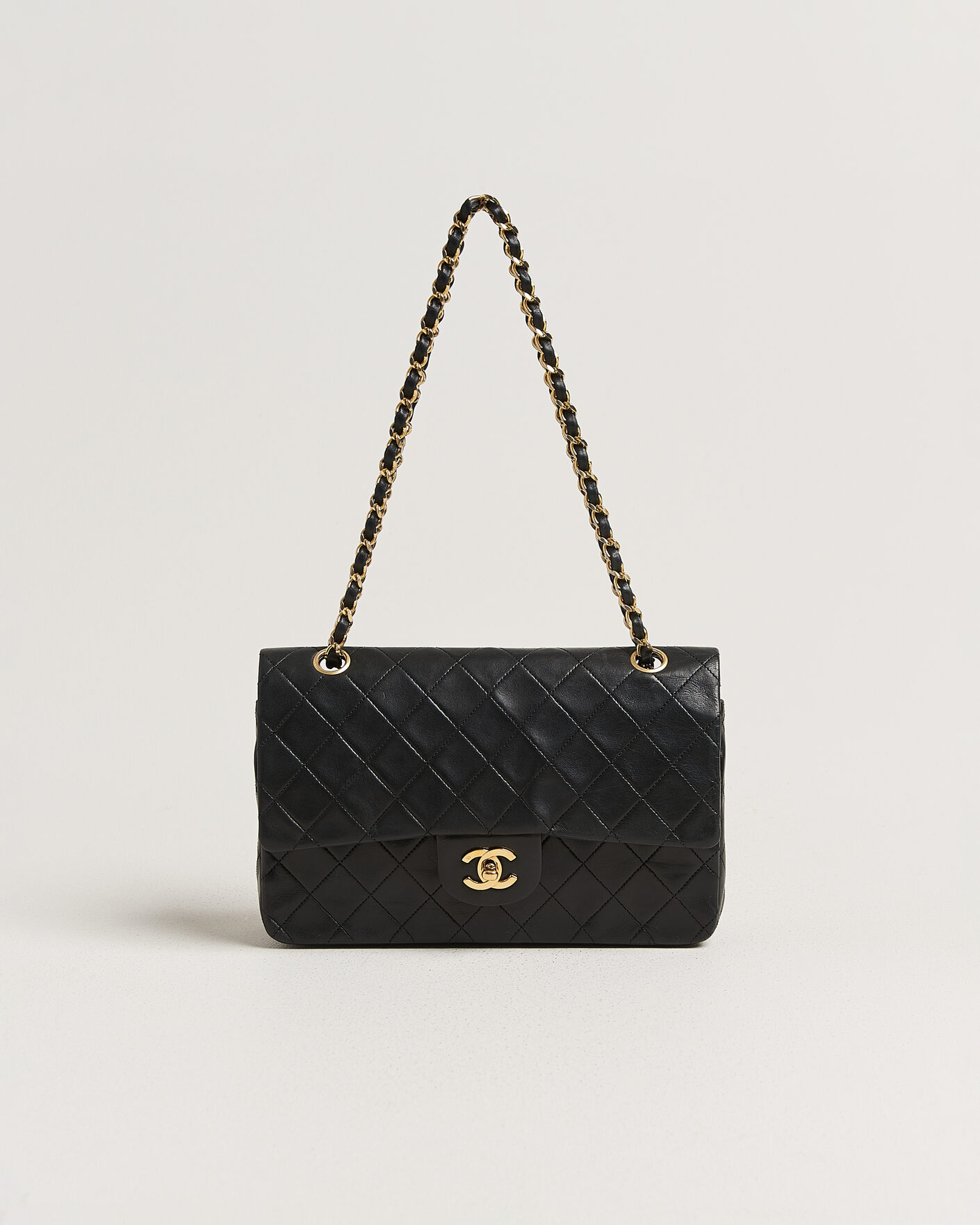 Herren | Chanel Pre-Owned Classic Medium Double Flap Bag Lambskin Black | Chanel Pre-Owned | Classic Medium Double Flap Bag Lambskin Black