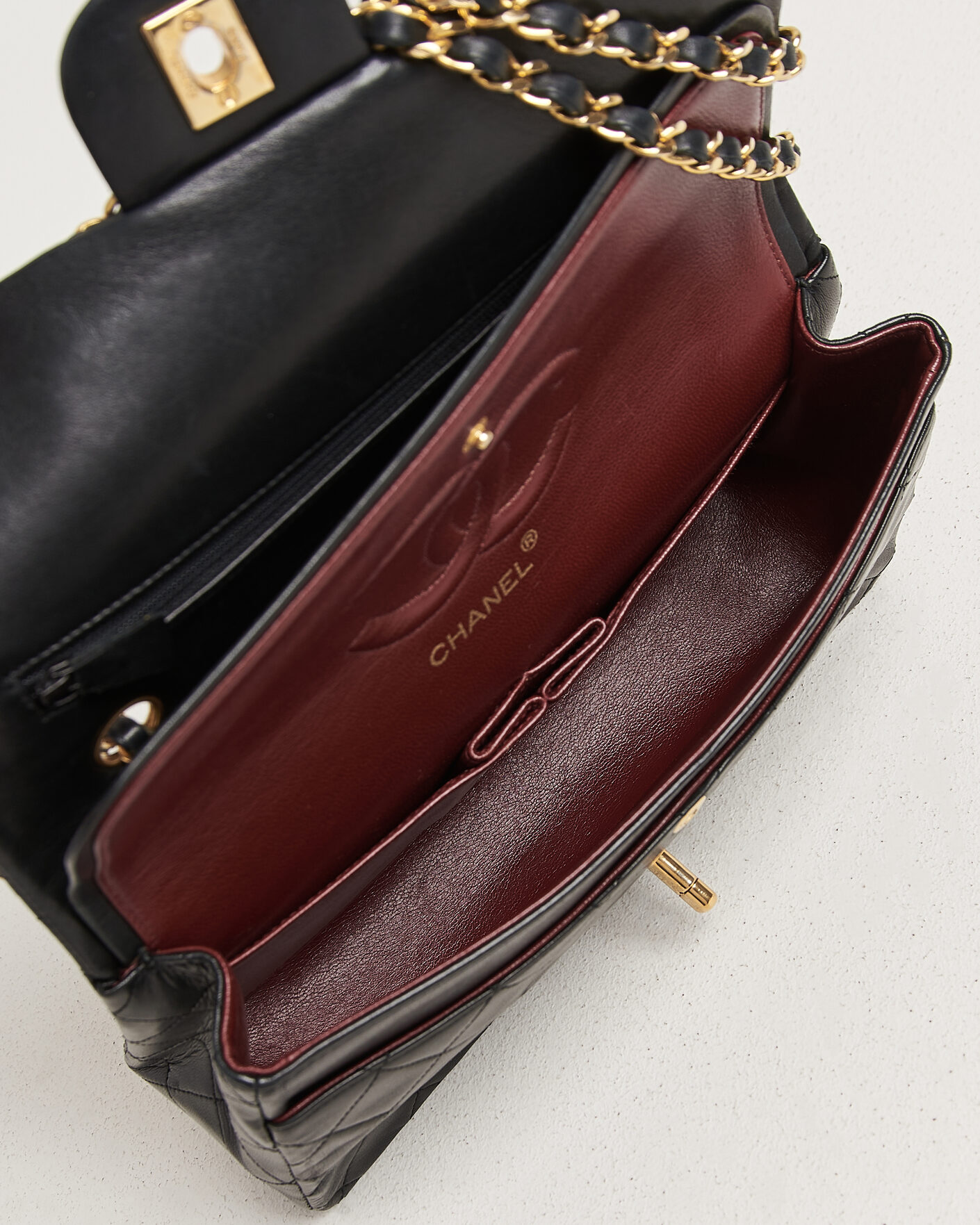 Herren | Chanel Pre-Owned Classic Medium Double Flap Bag Lambskin Black | Chanel Pre-Owned | Classic Medium Double Flap Bag Lambskin Black