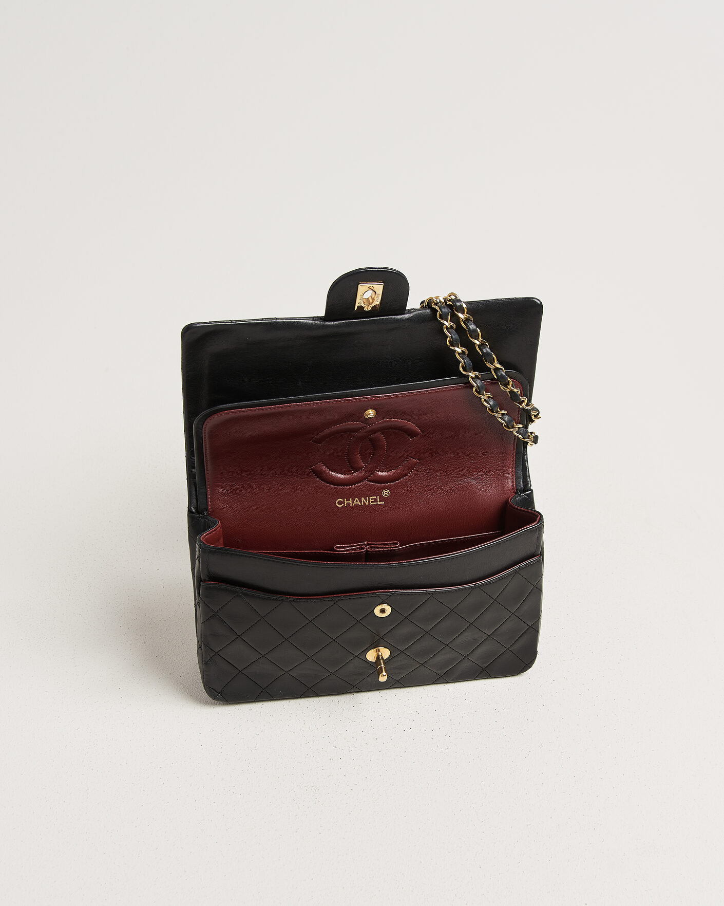Herren | Chanel Pre-Owned Classic Medium Double Flap Bag Lambskin Black | Chanel Pre-Owned | Classic Medium Double Flap Bag Lambskin Black