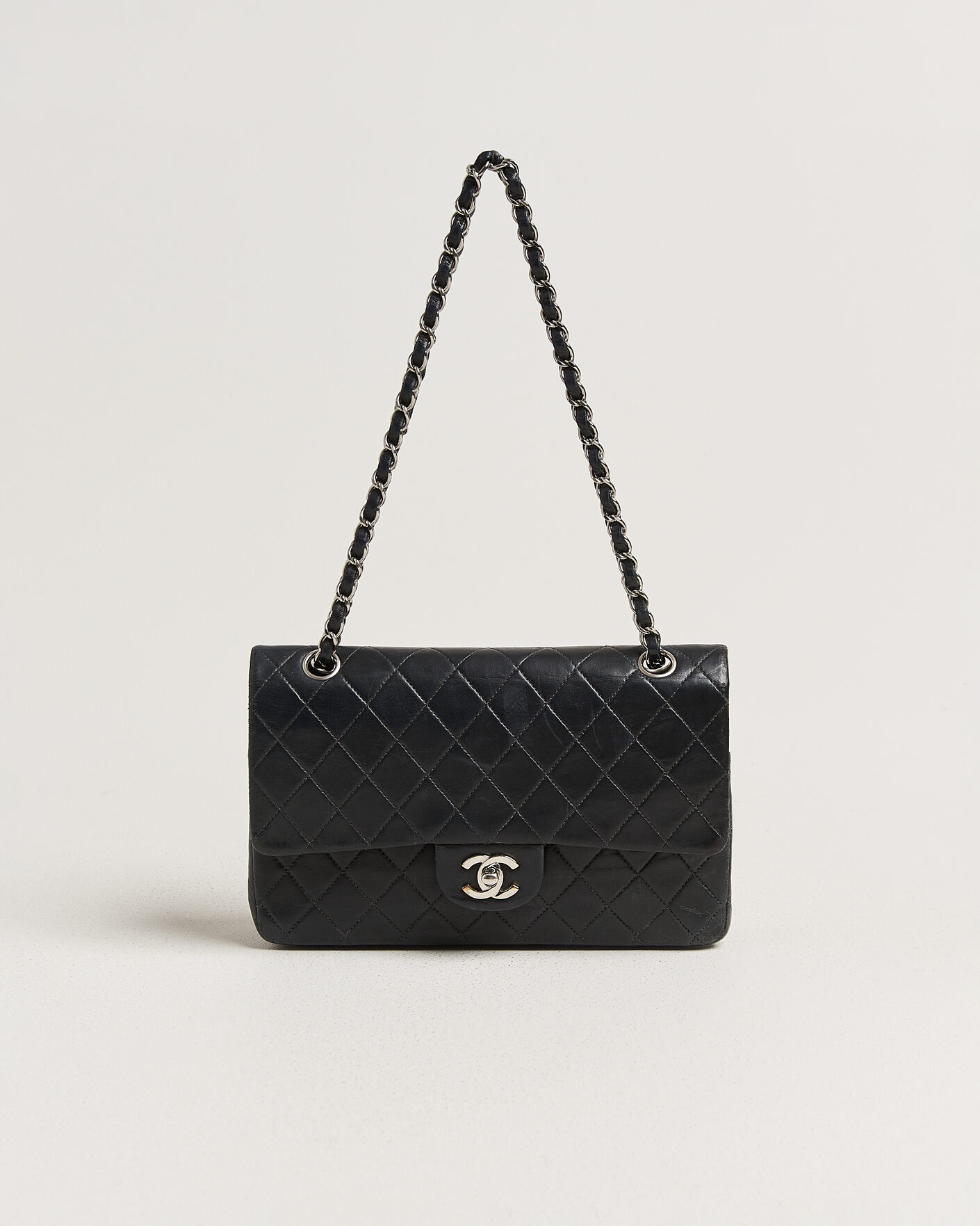 Herren | Pre-Owned & Vintage Bags | Chanel Pre-Owned | Classic Medium Double Flap Bag Lambskin Black