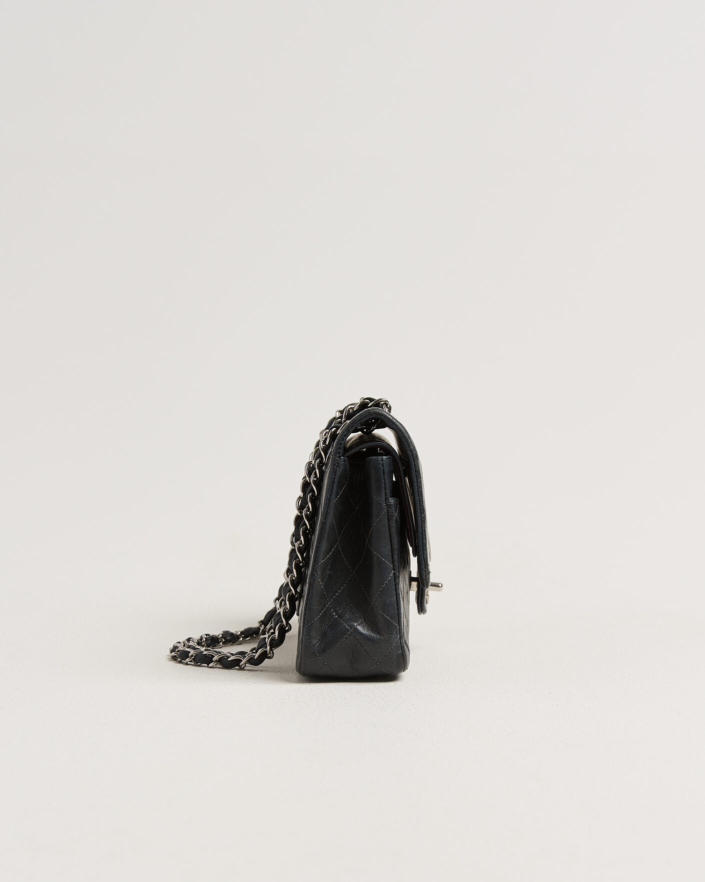 Herren | Pre-Owned & Vintage Bags | Chanel Pre-Owned | Classic Medium Double Flap Bag Lambskin Black