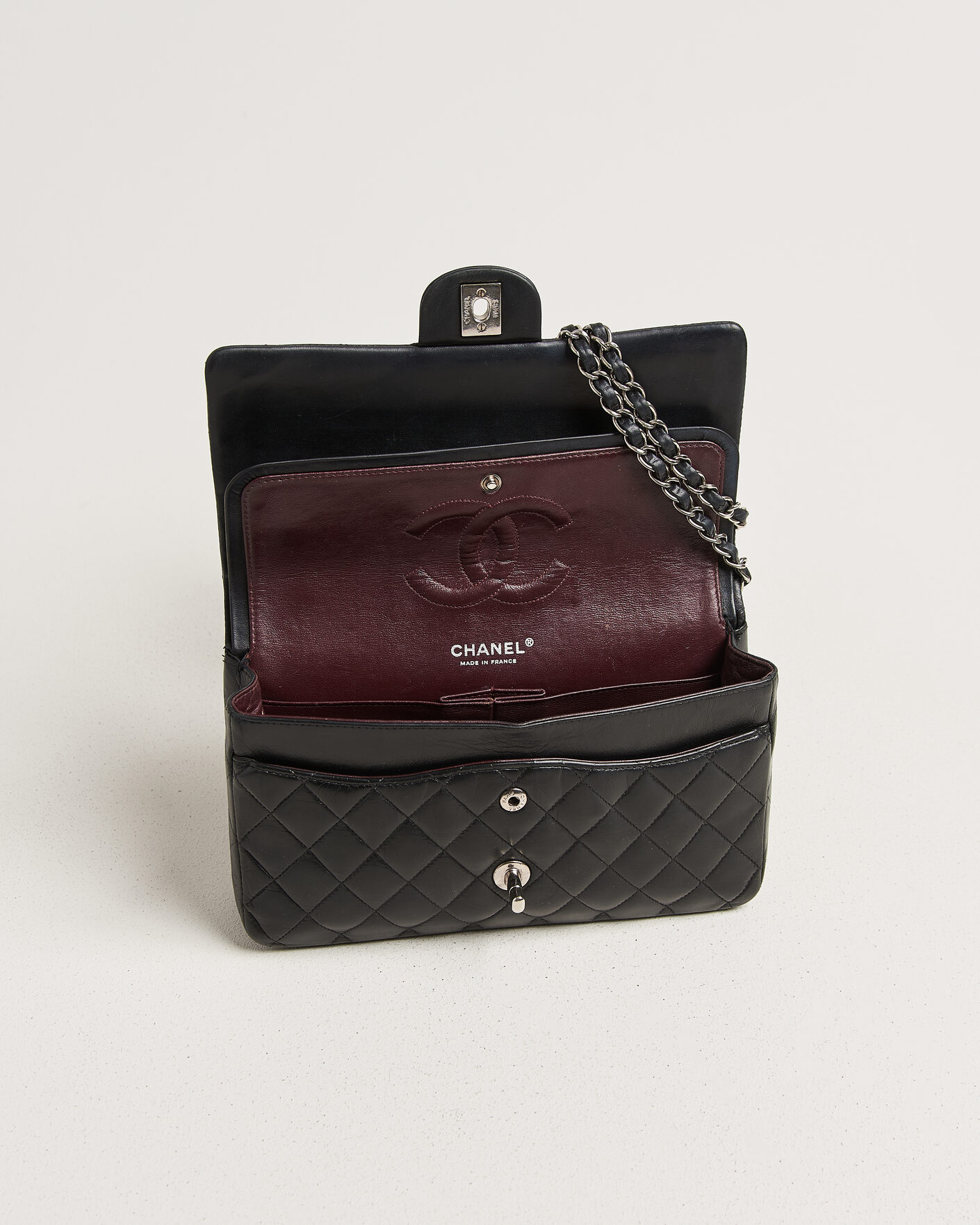 Herren | Pre-Owned & Vintage Bags | Chanel Pre-Owned | Classic Medium Double Flap Bag Lambskin Black