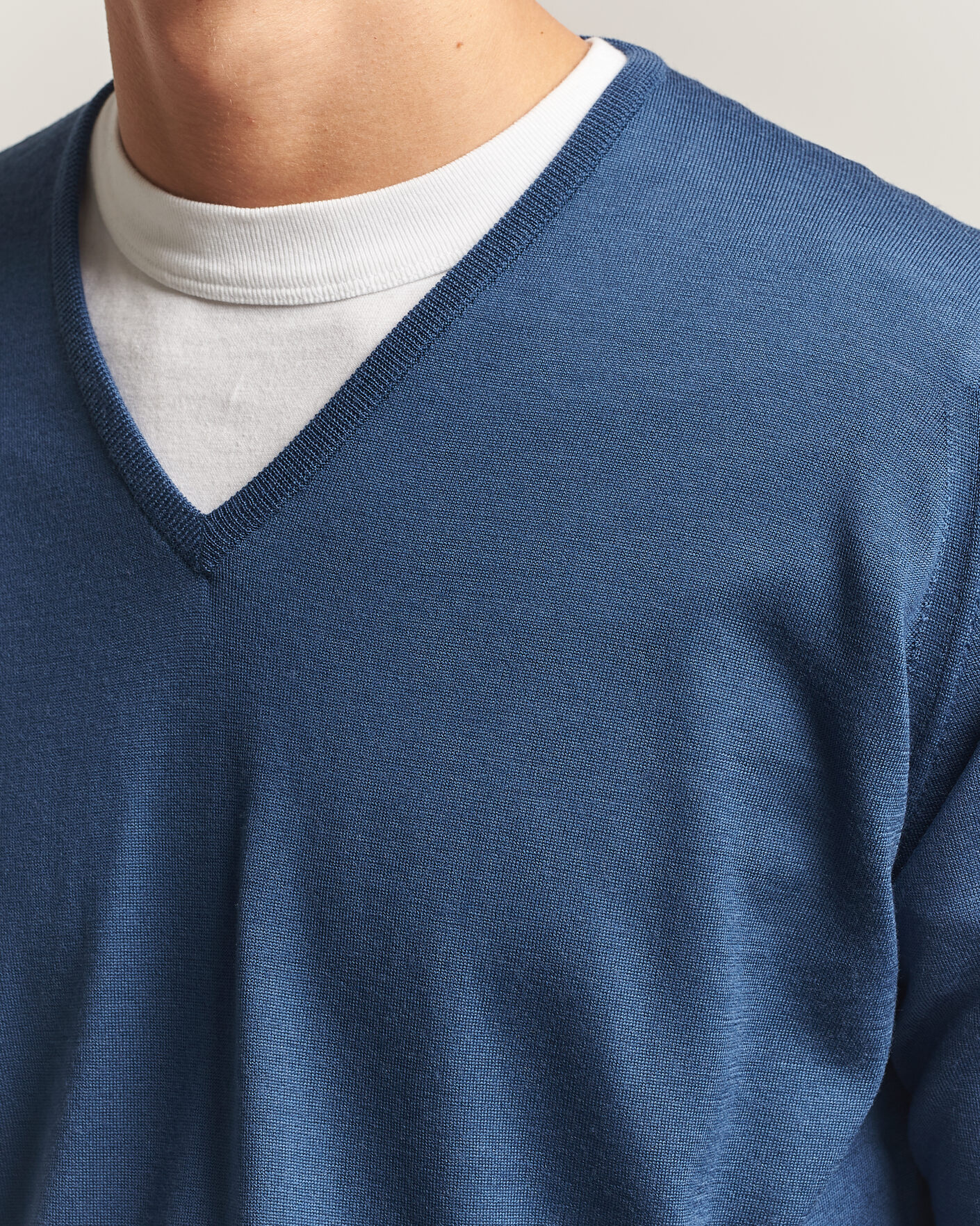 Herren | Pullover | John Smedley | Bobby Extra Fine Merino V-Neck Pullover Teal Firth