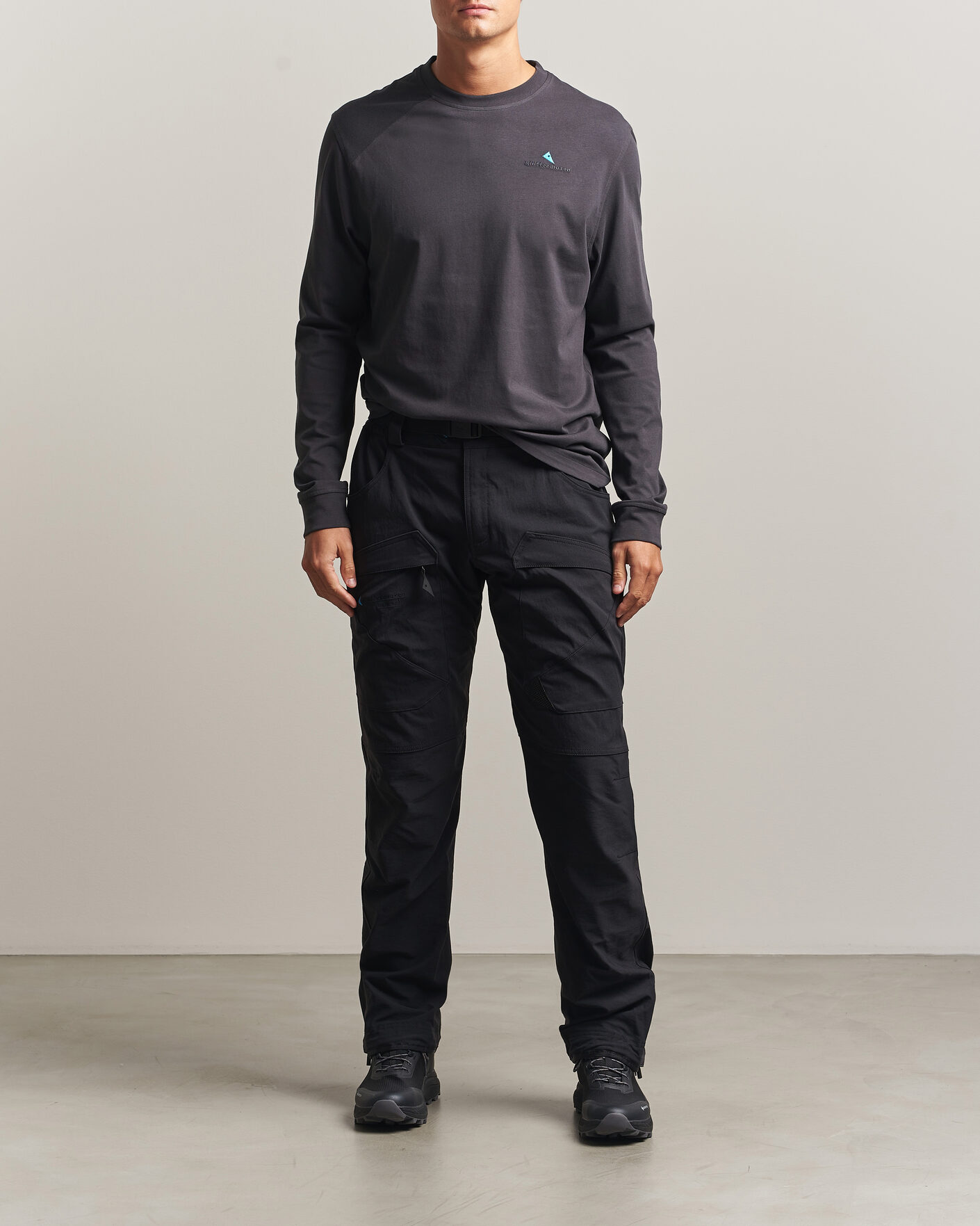 Herren | T-Shirts | Klättermusen | Root Long Sleeve Logo T-Shirt Raven