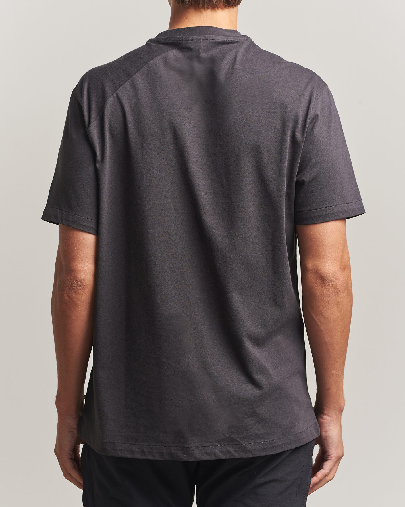 Herren | T-Shirts | Klättermusen | Root Logo T-Shirt Raven