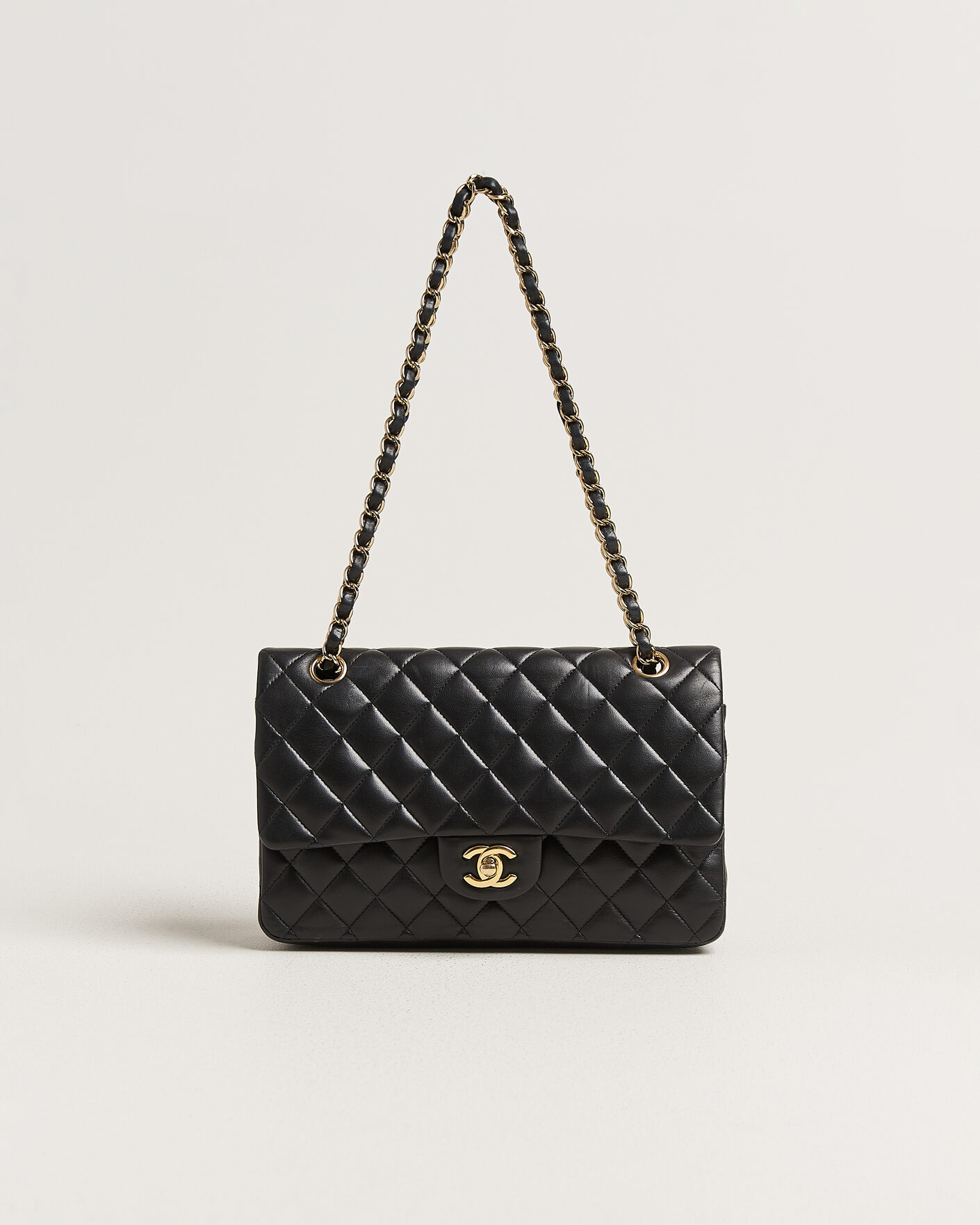 Herren | Chanel Pre-Owned Classic Medium Double Flap Bag Lambskin Black | Chanel Pre-Owned | Classic Medium Double Flap Bag Lambskin Black