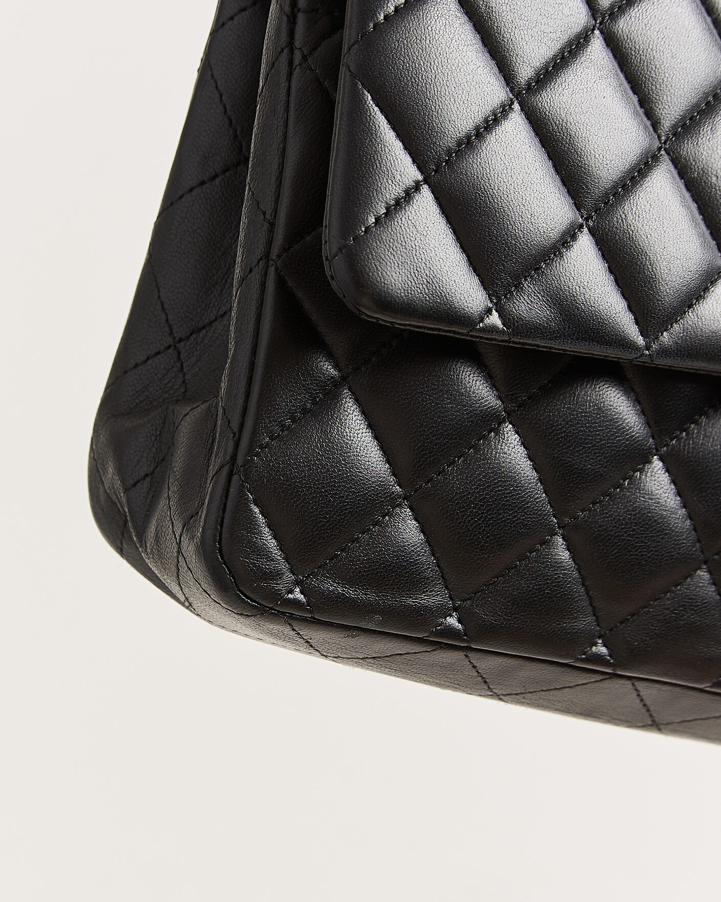 Herren | Chanel Pre-Owned Classic Medium Double Flap Bag Lambskin Black | Chanel Pre-Owned | Classic Medium Double Flap Bag Lambskin Black