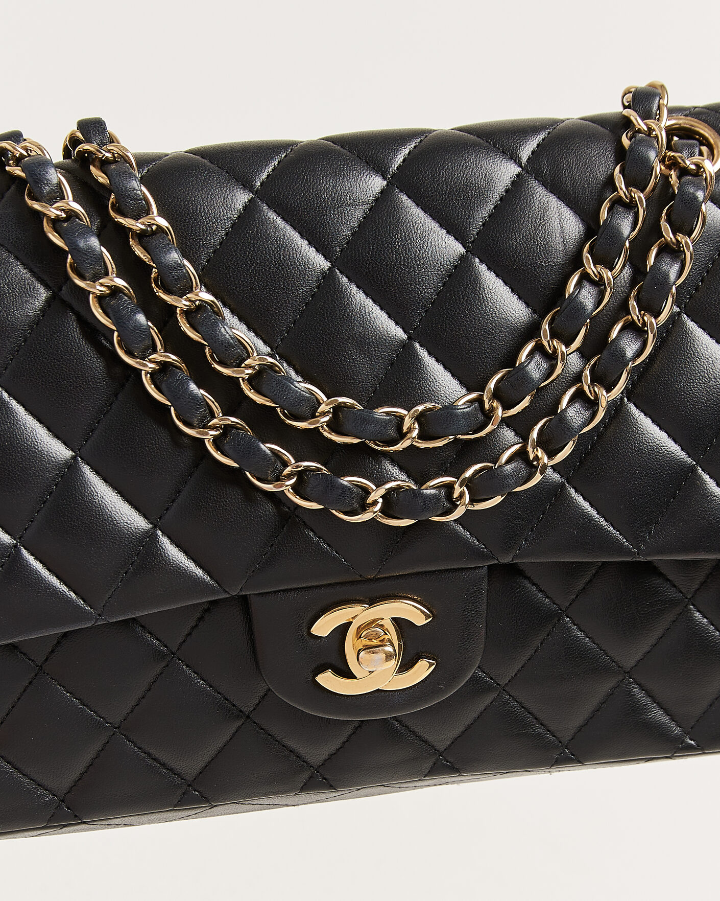 Herren | Chanel Pre-Owned Classic Medium Double Flap Bag Lambskin Black | Chanel Pre-Owned | Classic Medium Double Flap Bag Lambskin Black