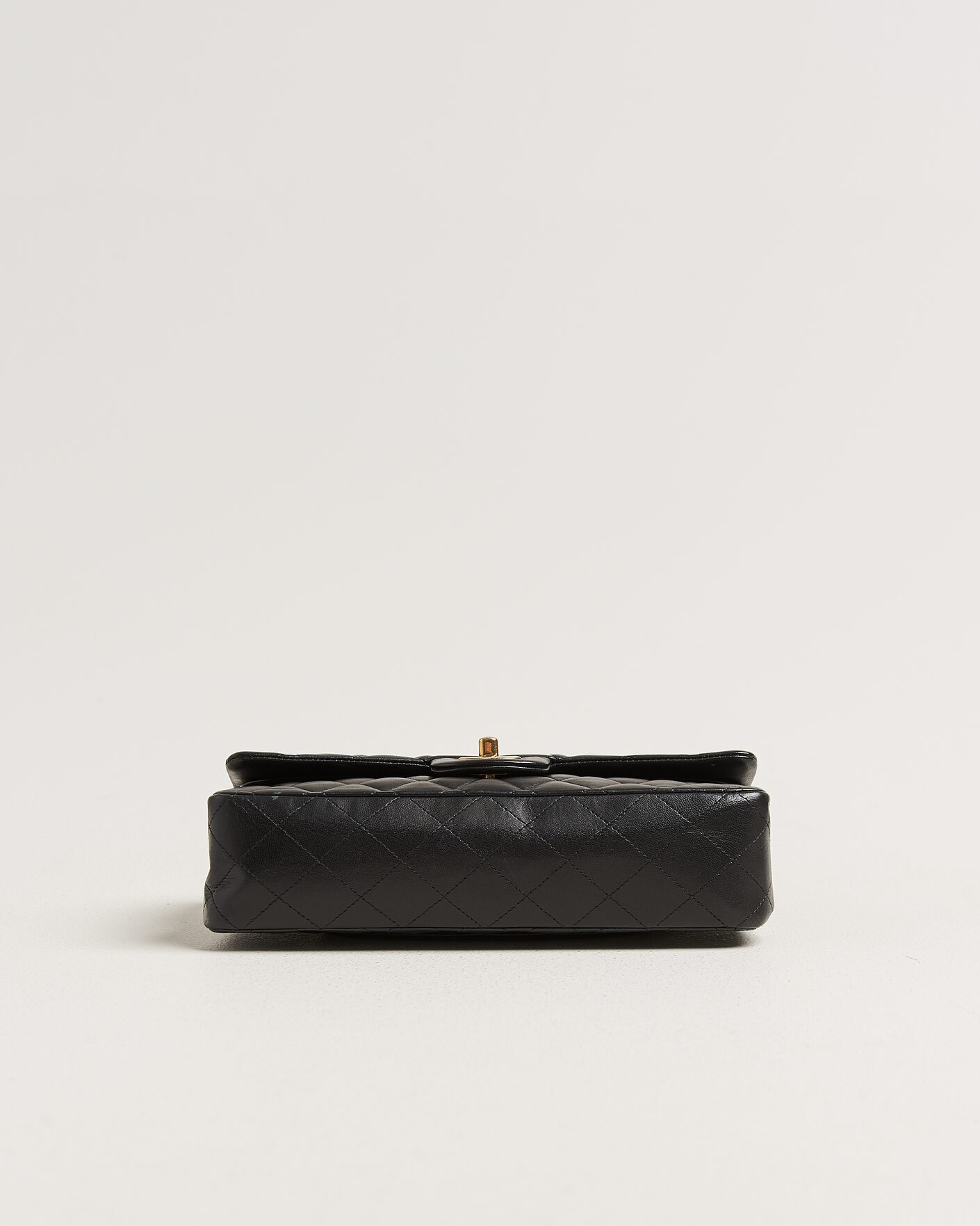 Herren | Chanel Pre-Owned Classic Medium Double Flap Bag Lambskin Black | Chanel Pre-Owned | Classic Medium Double Flap Bag Lambskin Black